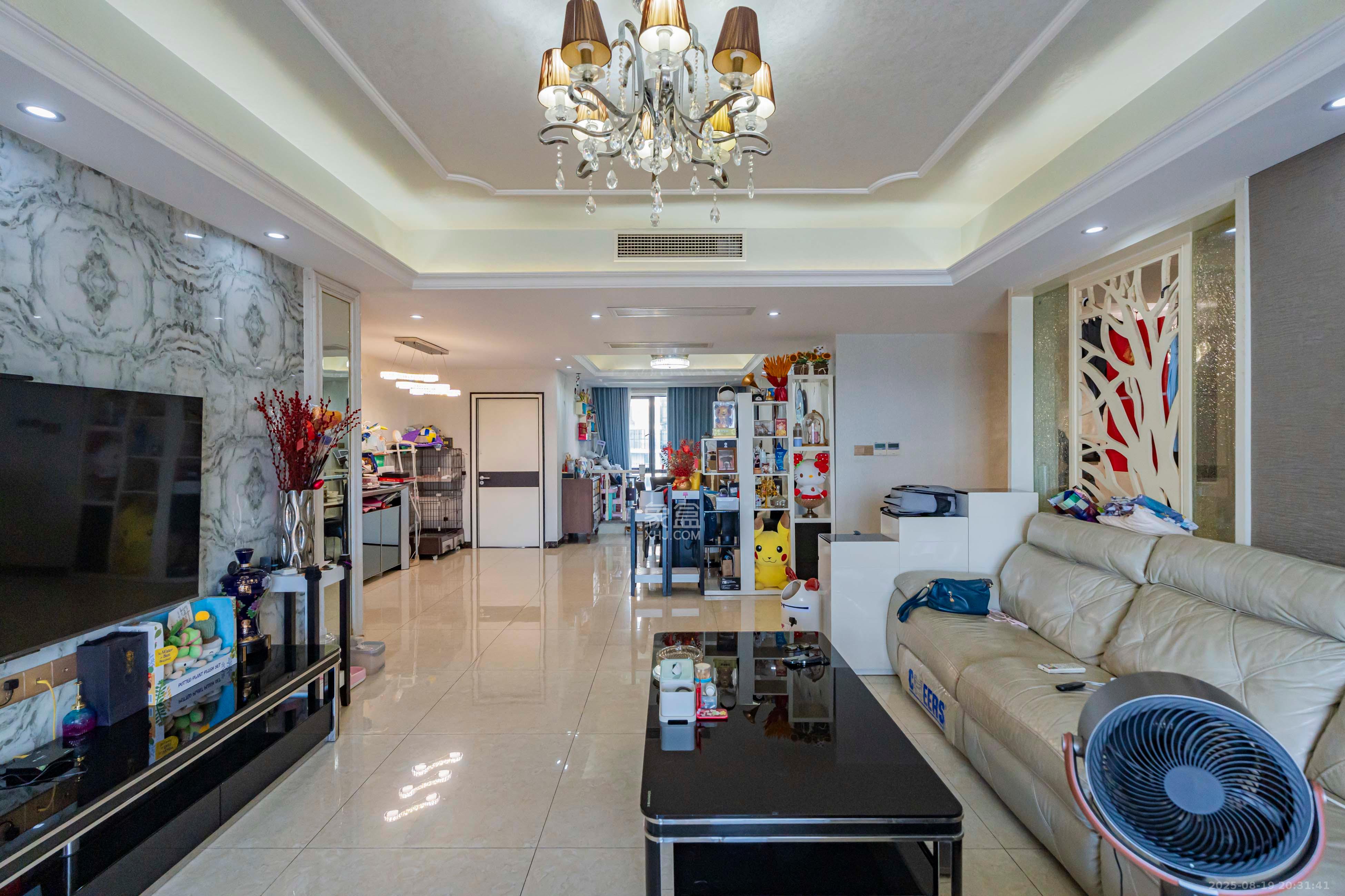 复地崑玉国际一期 4室2厅2卫 365.0万 复地崑玉国际一期 4室2厅2卫 365.0万客厅