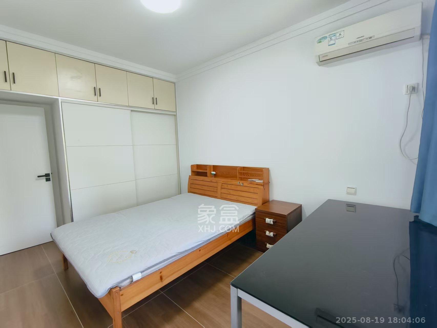 阳光100一期、四五期  3室2厅2卫    3500.0元/月 阳光100一期、四五期  3室2厅2卫    3500.0元/月室内图