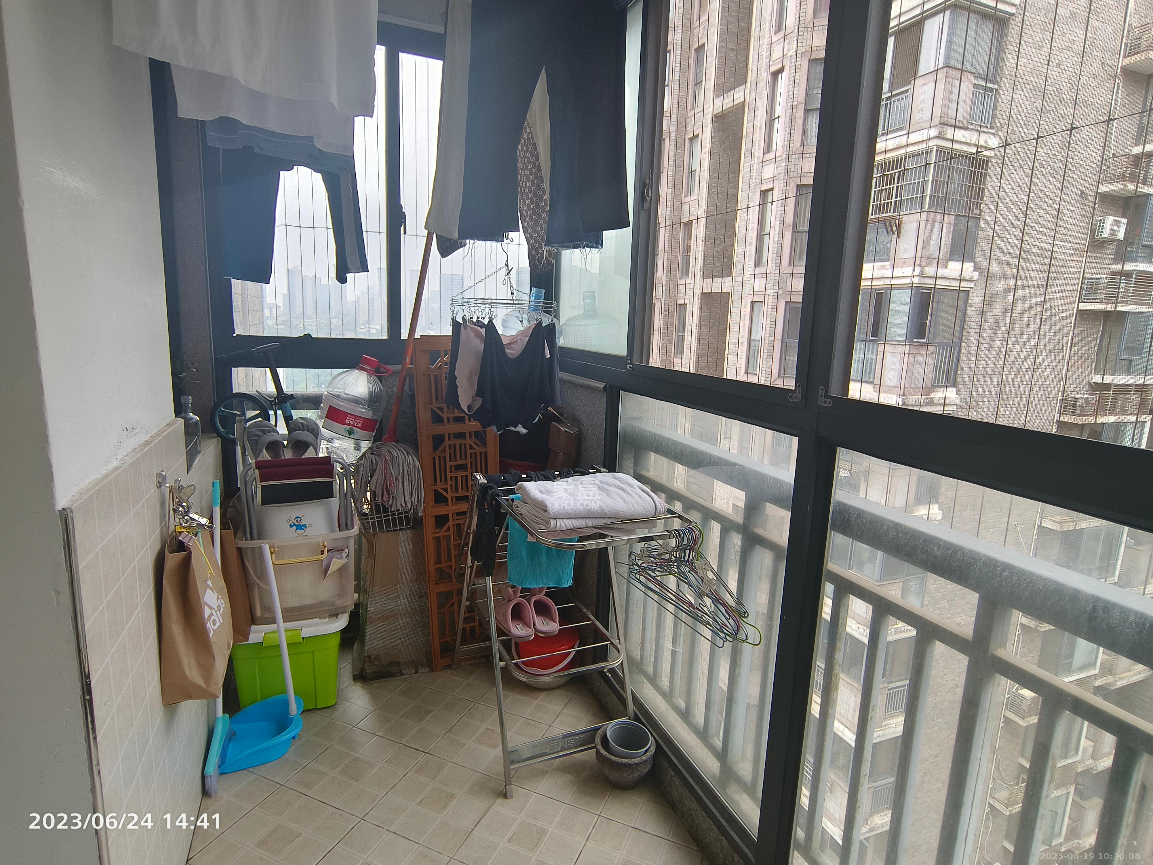 锦绣世纪  3室2厅2卫    3000.0元/月 锦绣世纪  3室2厅2卫    3000.0元/月室内图