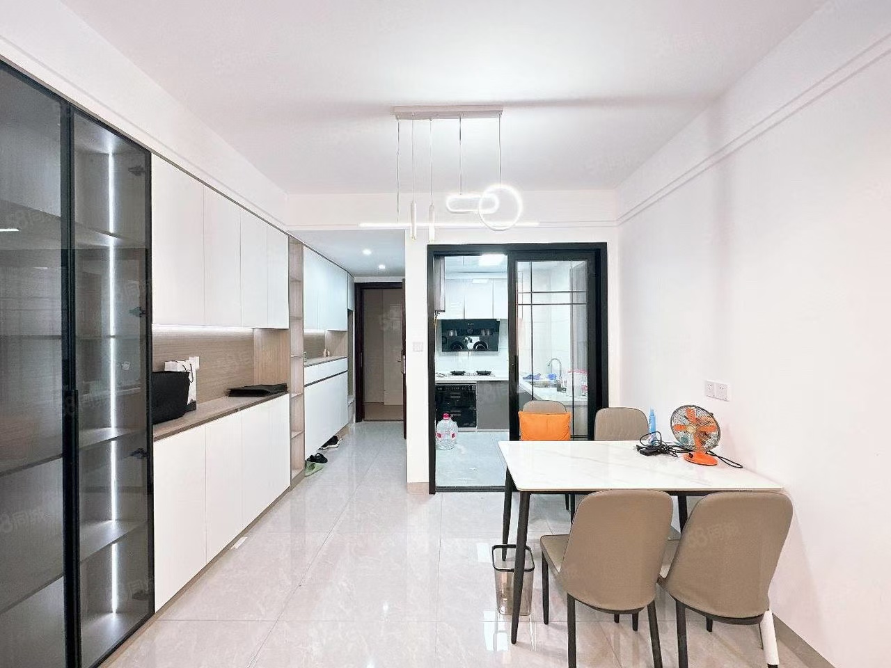 碧桂园衡州盛世 3室2厅2卫 2700.0元/月 碧桂园衡州盛世 3室2厅2卫 2700.0元/月室内图