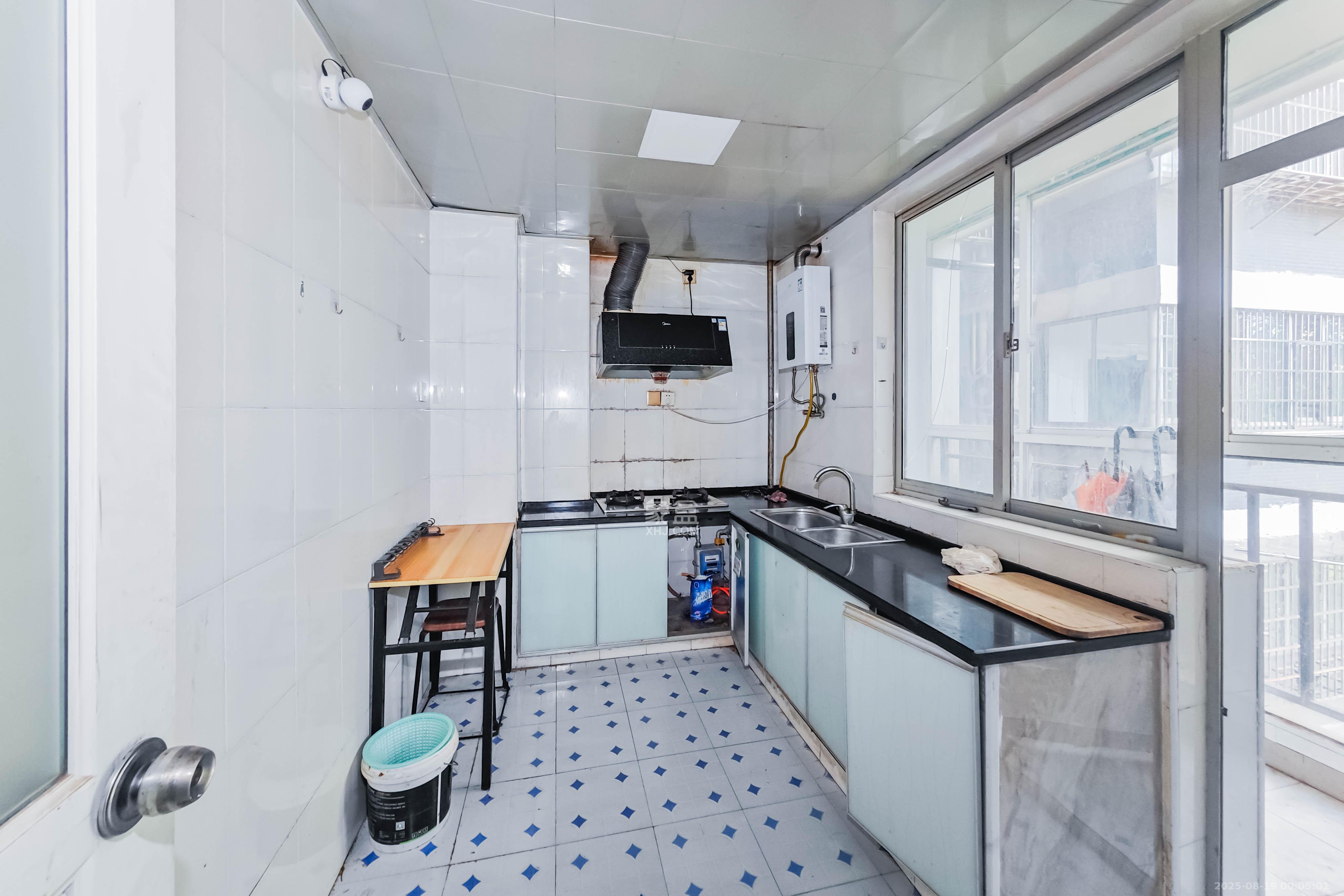 白沙湾嘉园  3室2厅2卫    88.0万 白沙湾嘉园  3室2厅2卫    88.0万厨房