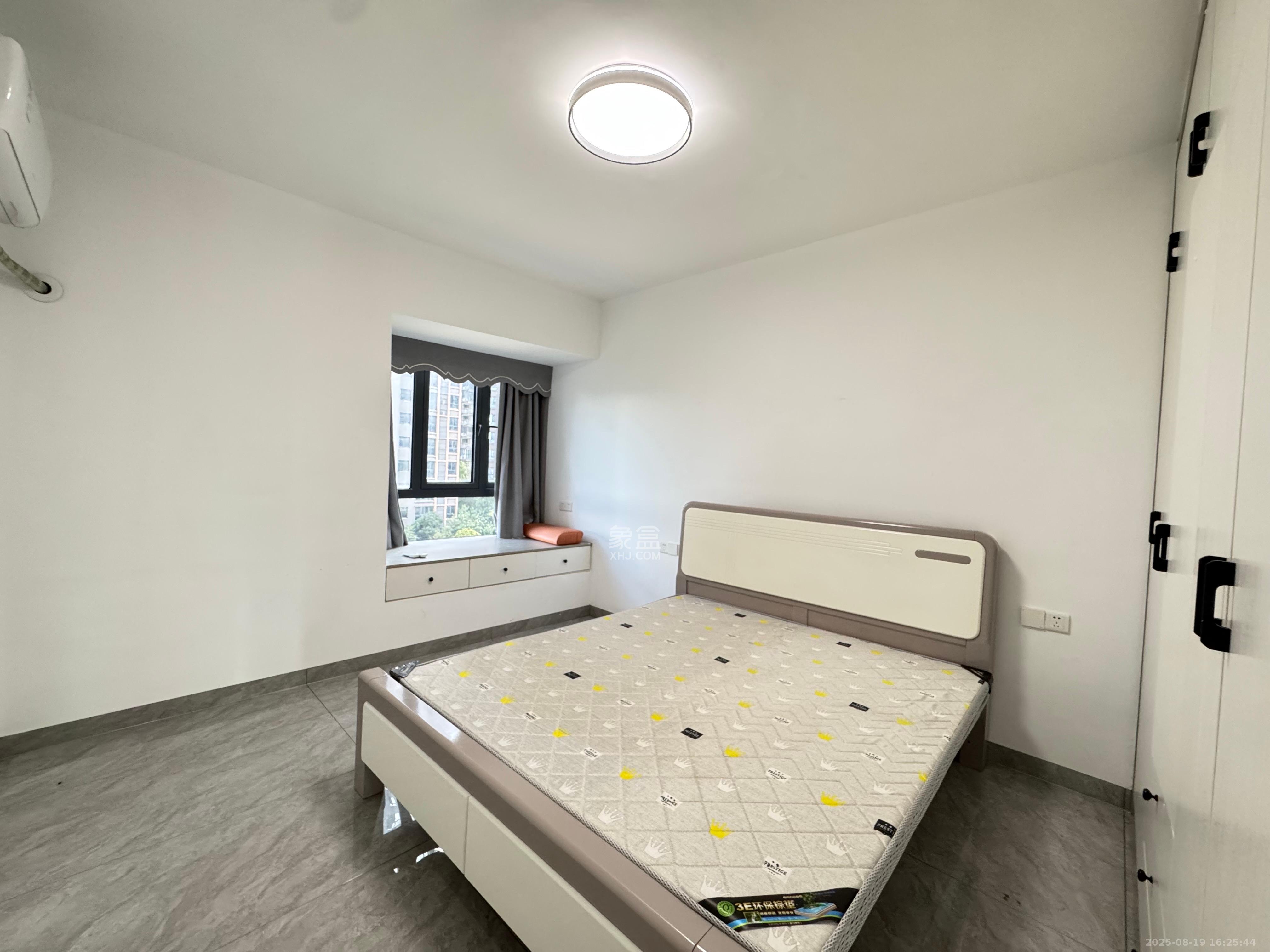 新景未来城  3室2厅2卫   1500.00元/月室内图