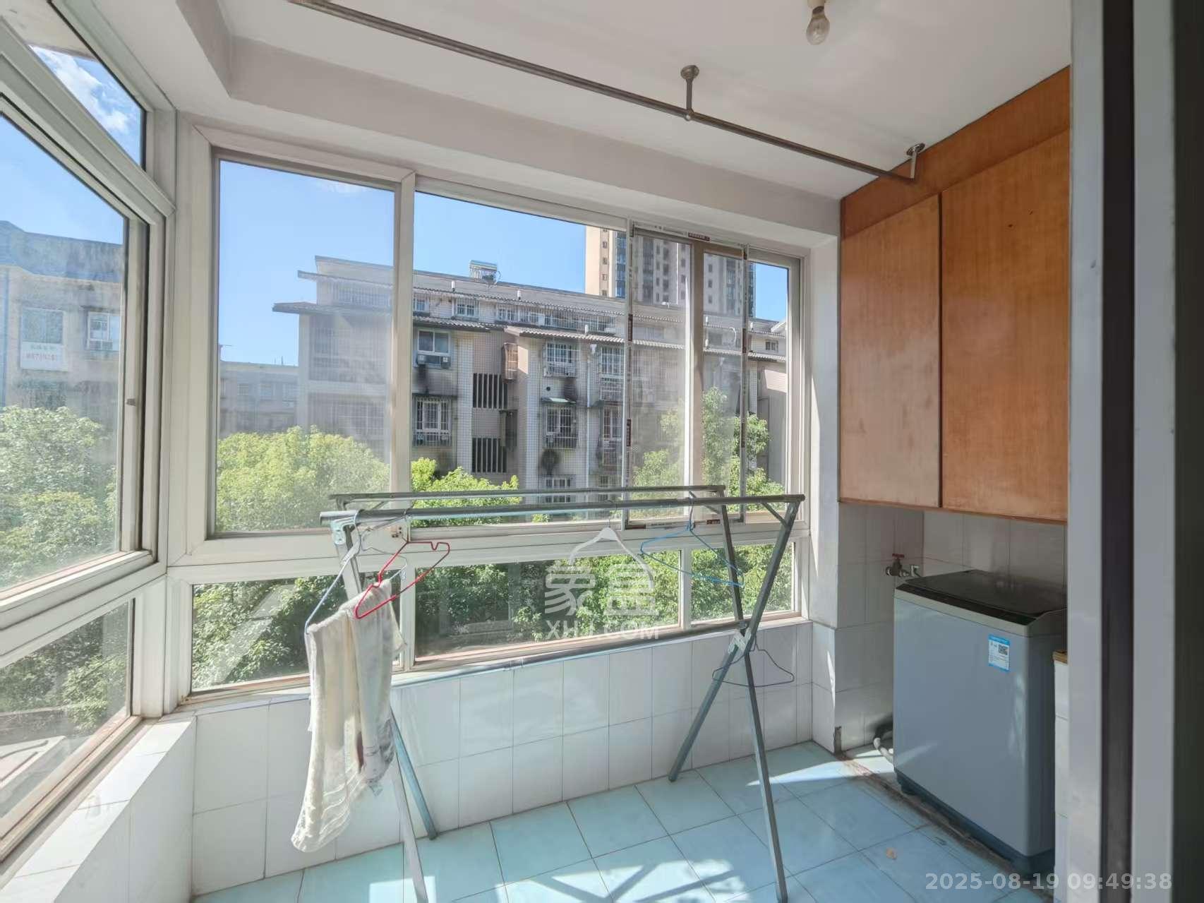 怡景民居 2室2厅1卫 1600.0元/月 怡景民居 2室2厅1卫 1600.0元/月室内图