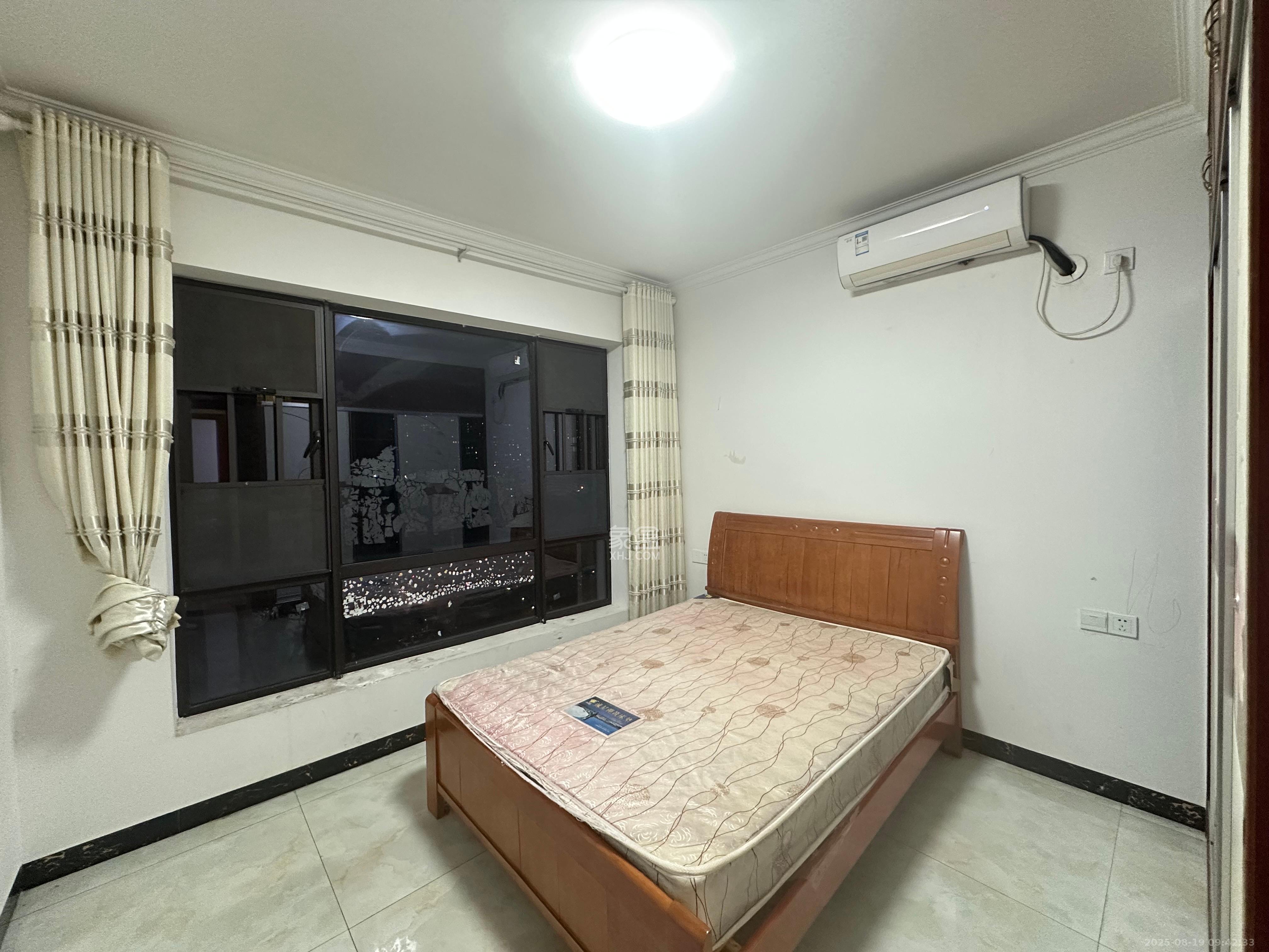 国泰九龙湾  2室2厅1卫    1900.0元/月 国泰九龙湾  2室2厅1卫    1900.0元/月室内图