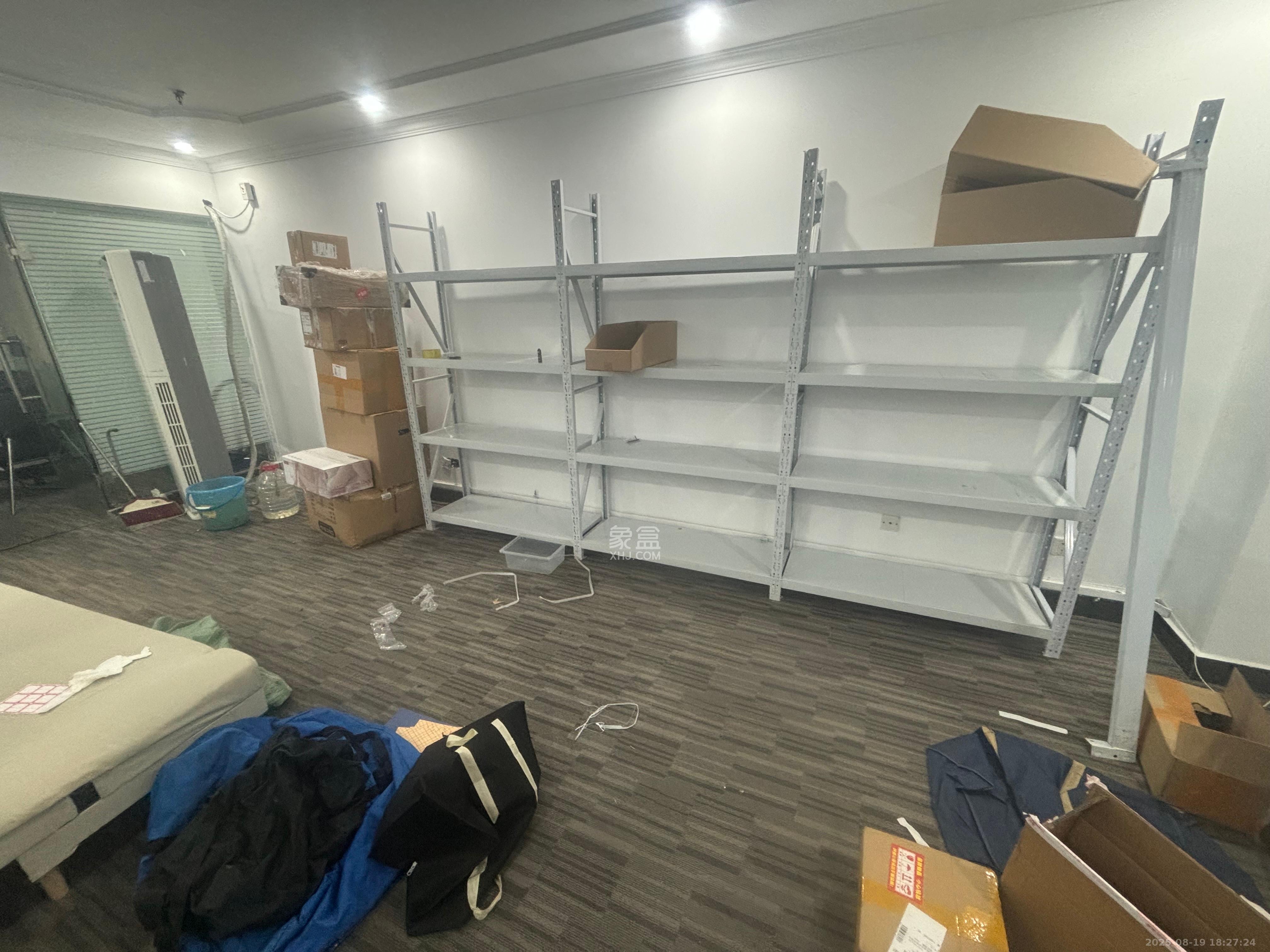 蓝色地标 1室1厅1卫 2400.0元/月 蓝色地标 1室1厅1卫 2400.0元/月室内图