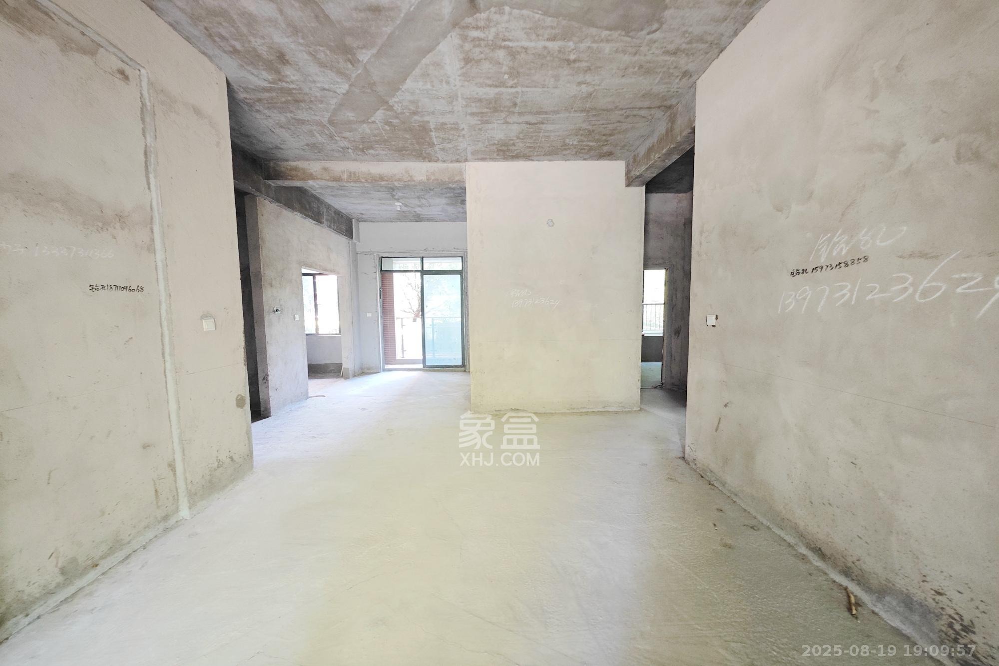 新城新世界四期柏樾  4室2厅2卫    149.0万 新城新世界四期柏樾  4室2厅2卫    149.0万客厅