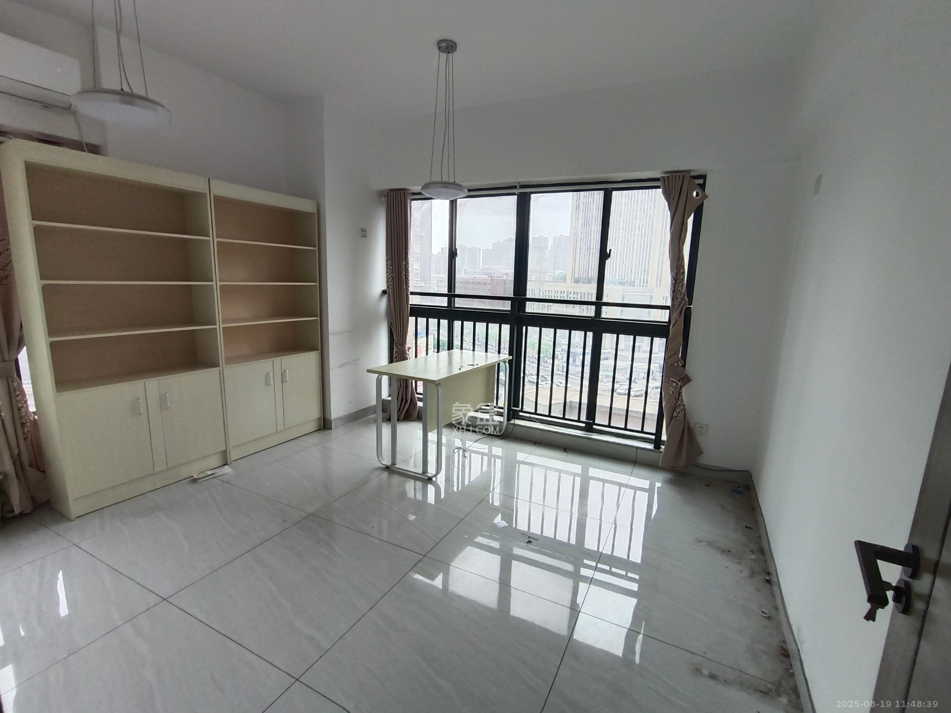 山水湾  3室2厅1卫    2100.0元/月 山水湾  3室2厅1卫    2100.0元/月室内图