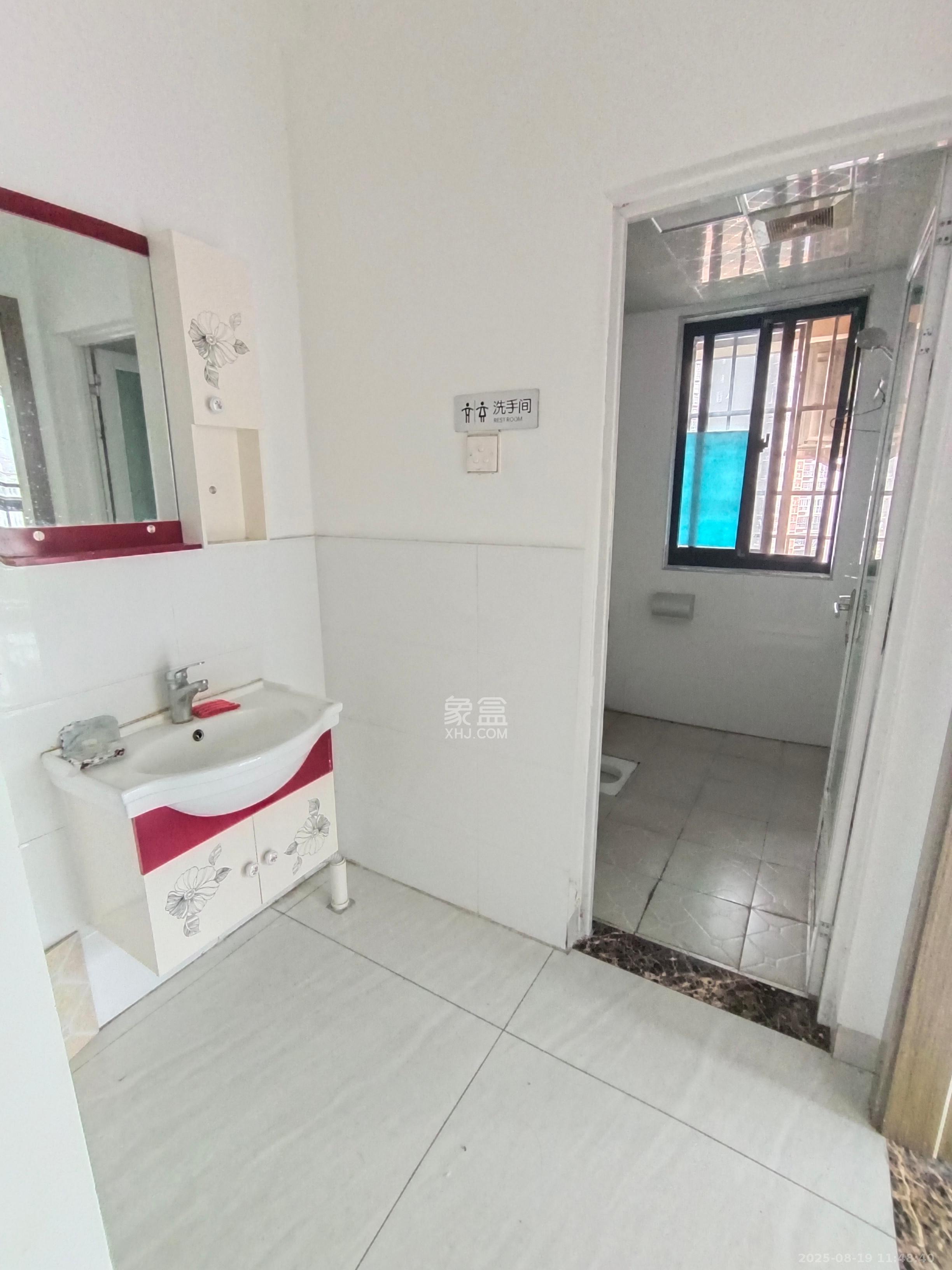 山水湾  3室2厅1卫    2100.0元/月 山水湾  3室2厅1卫    2100.0元/月室内图