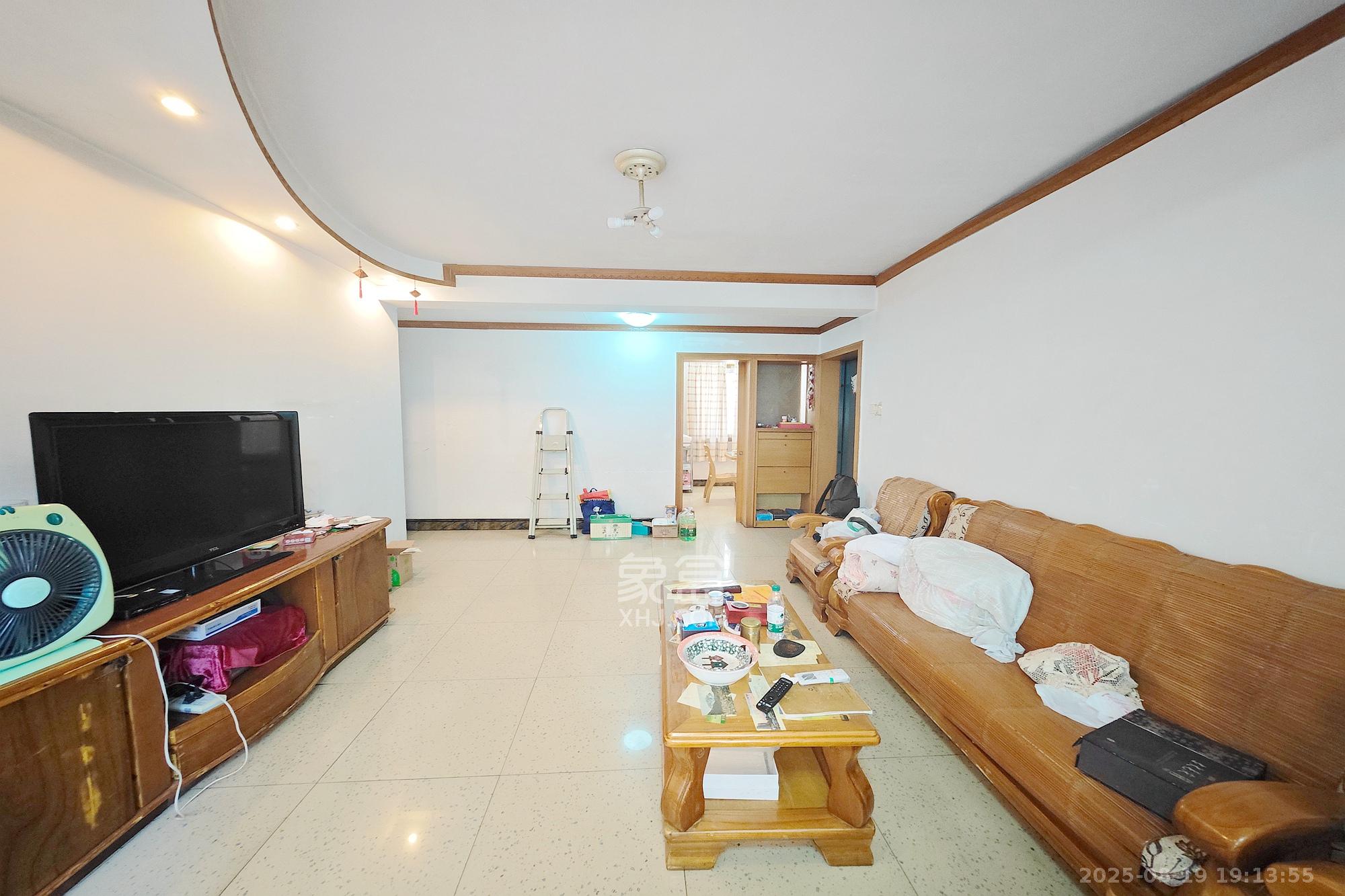 石长铁路宿舍 3室2厅2卫 80.0万 石长铁路宿舍 3室2厅2卫 80.0万客厅