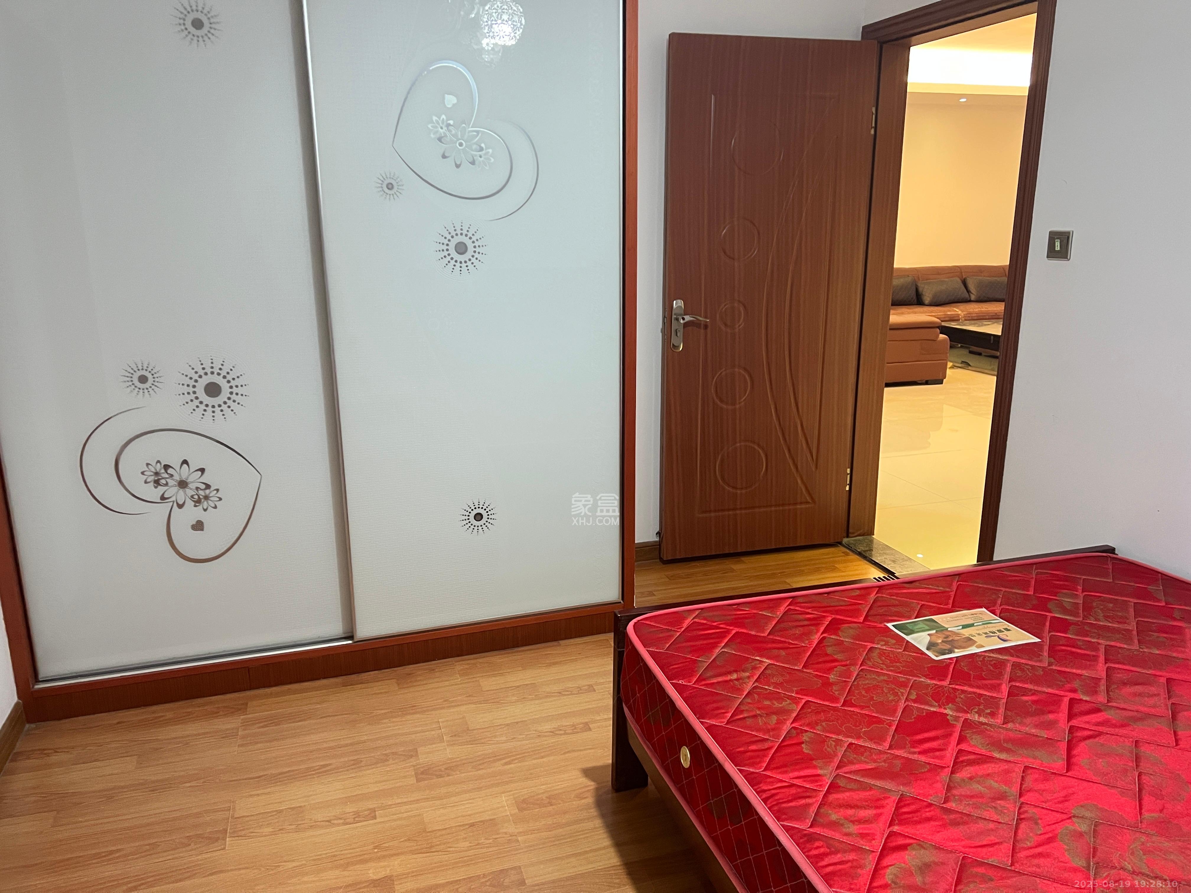 盛湘家园  3室2厅2卫    2200.0元/月 盛湘家园  3室2厅2卫    2200.0元/月室内图