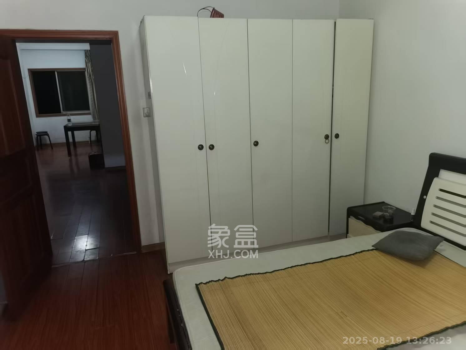 中南汽车世界 2室2厅1卫 880.0元/月 中南汽车世界 2室2厅1卫 880.0元/月室内图