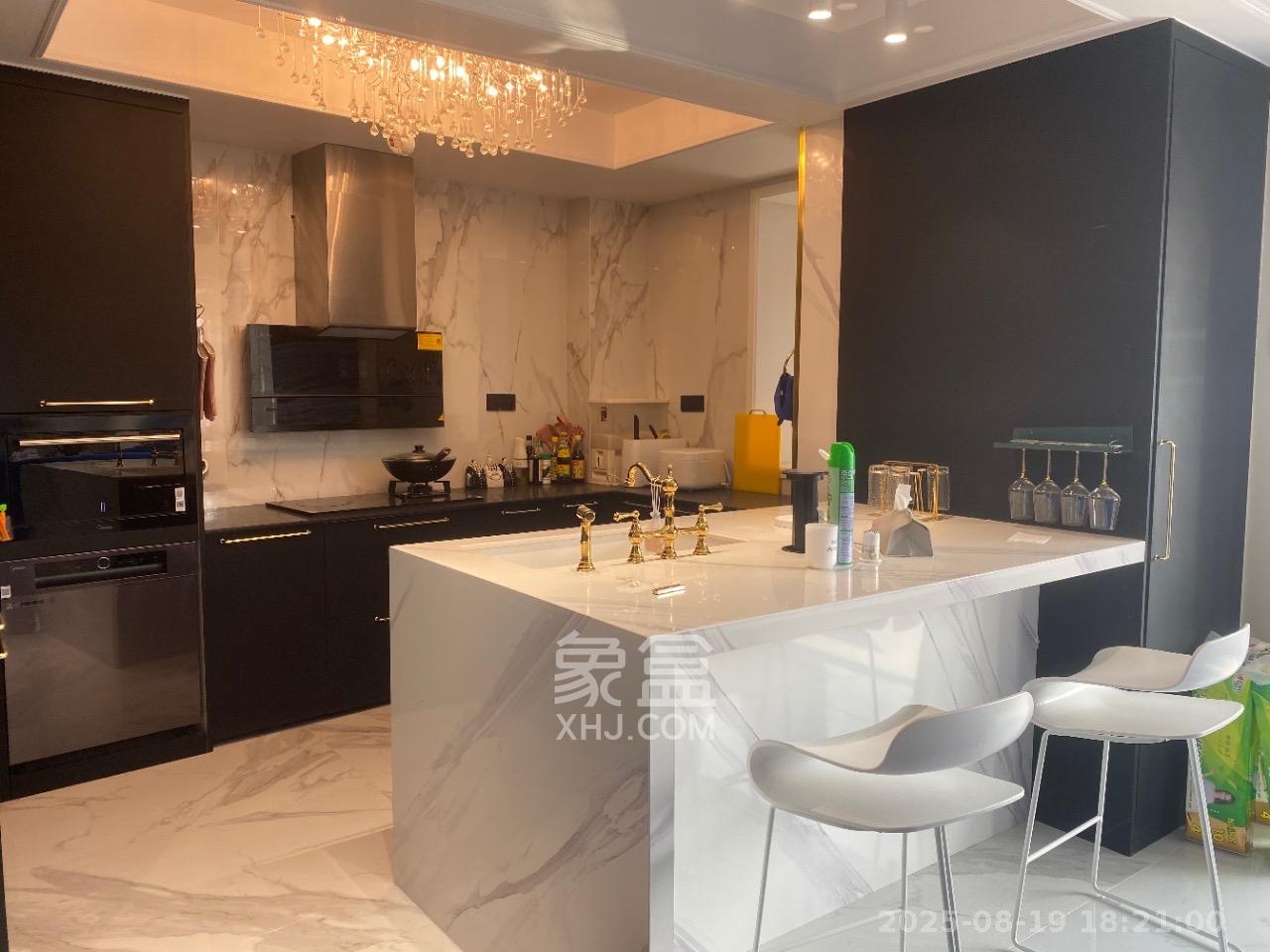 天健城 3室2厅2卫 8000.0元/月 天健城 3室2厅2卫 8000.0元/月室内图