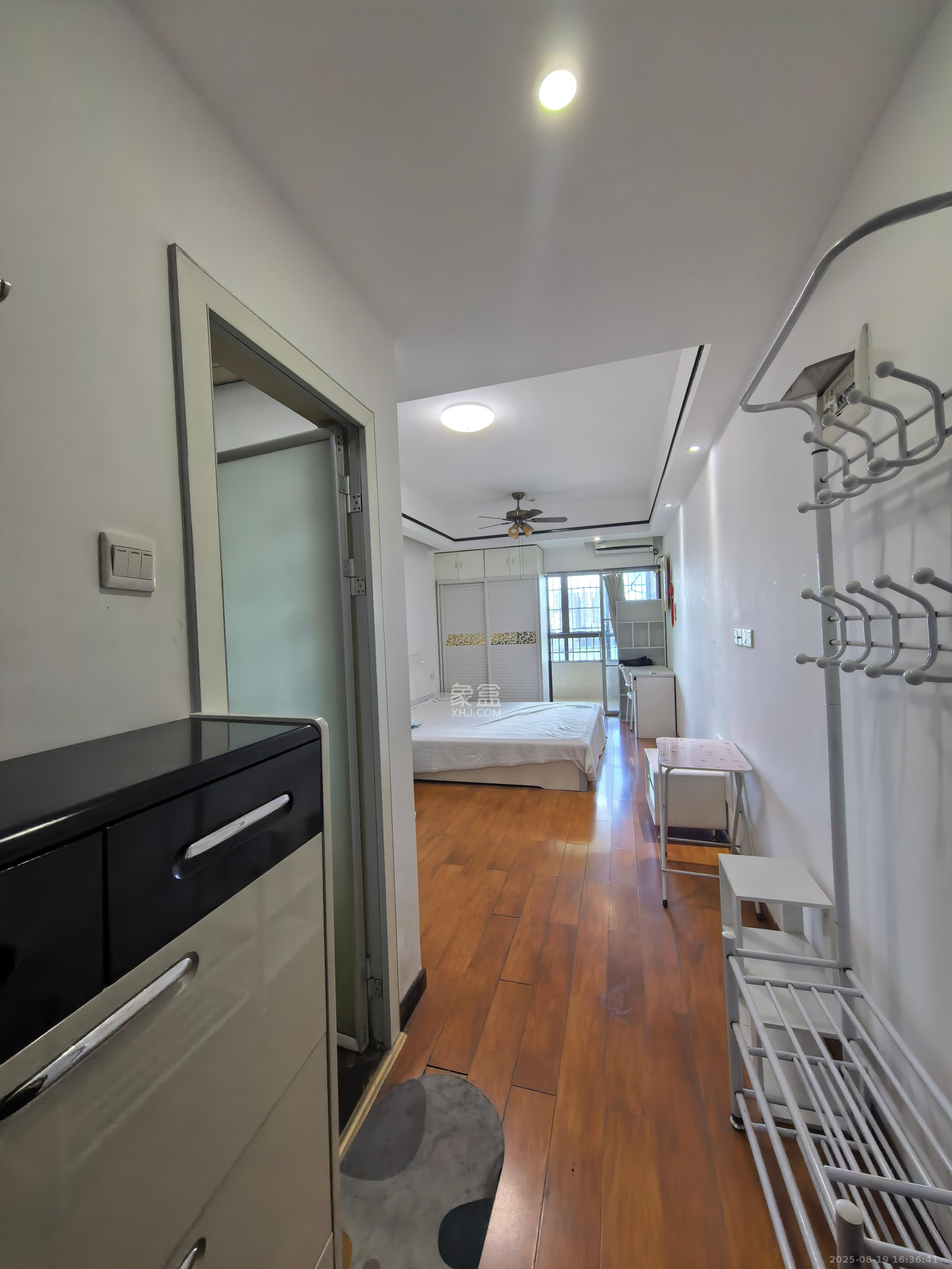 长盛上东区  1室1厅1卫    1300.0元/月 长盛上东区  1室1厅1卫    1300.0元/月室内图