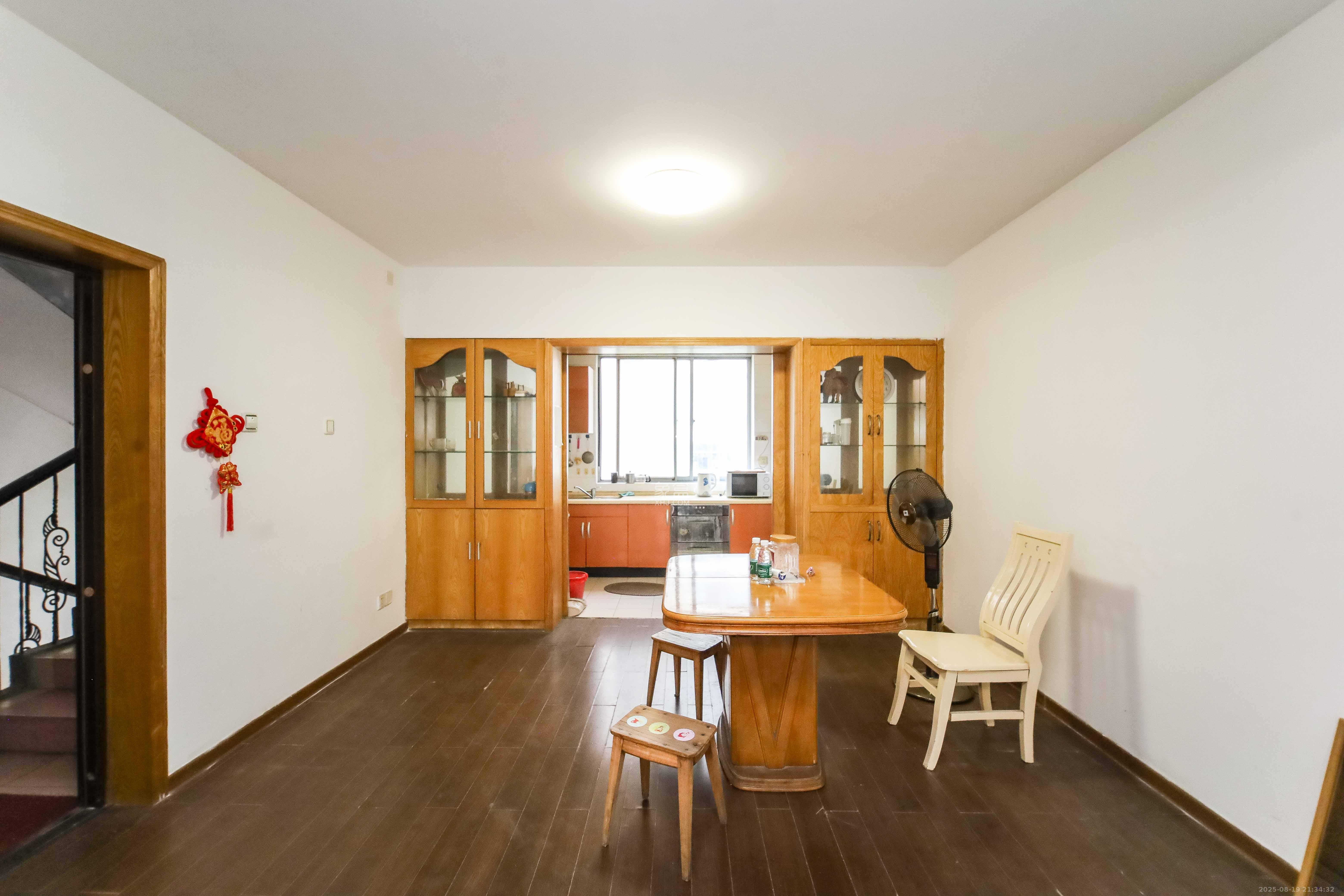 芙蓉苑 3室2厅1卫 81.6万 芙蓉苑 3室2厅1卫 81.6万客厅