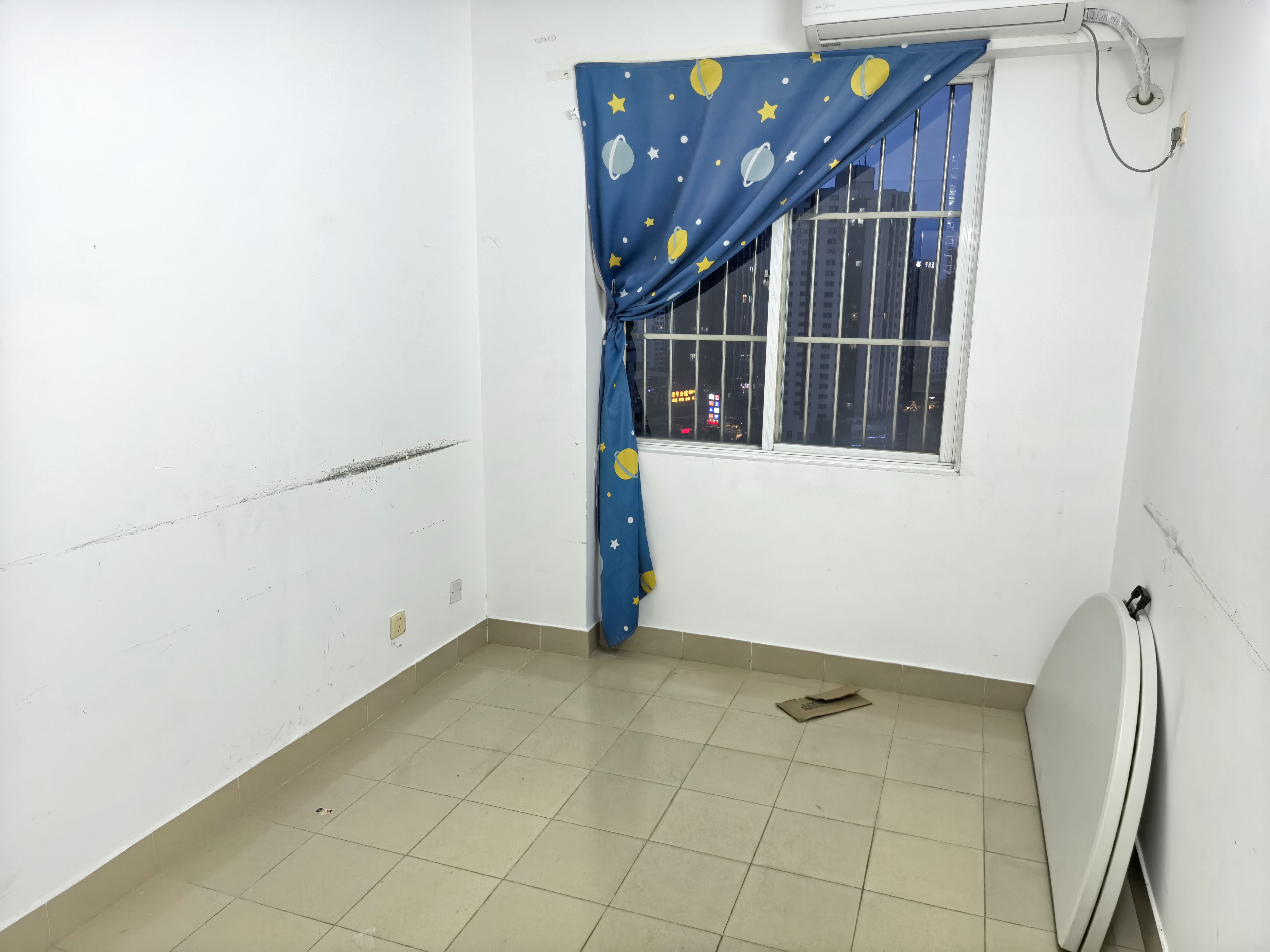 中盐大厦  3室2厅1卫    2700.0元/月 中盐大厦  3室2厅1卫    2700.0元/月室内图