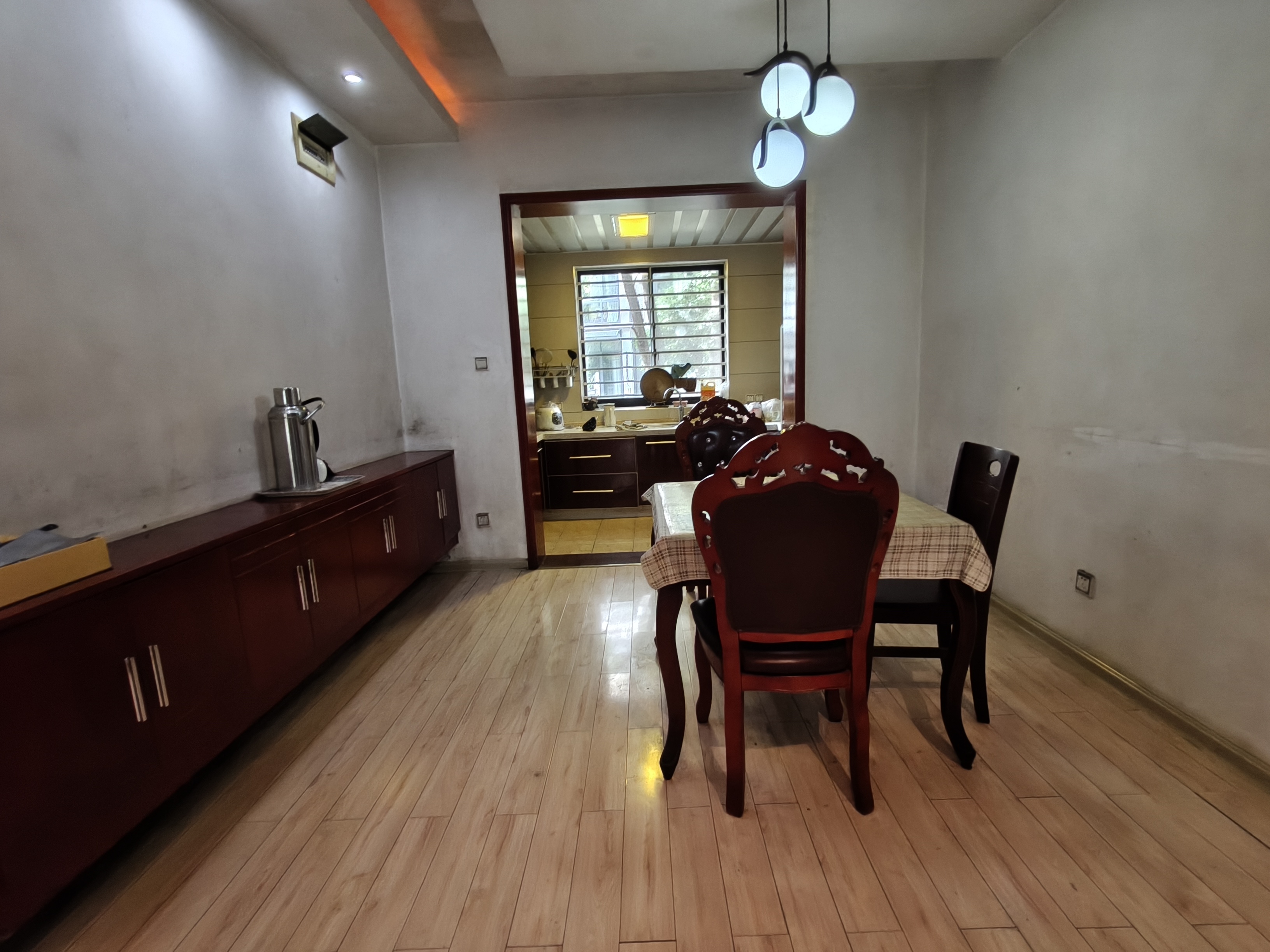 上城世家 4室2厅2卫 1800.0元/月 上城世家 4室2厅2卫 1800.0元/月室内图