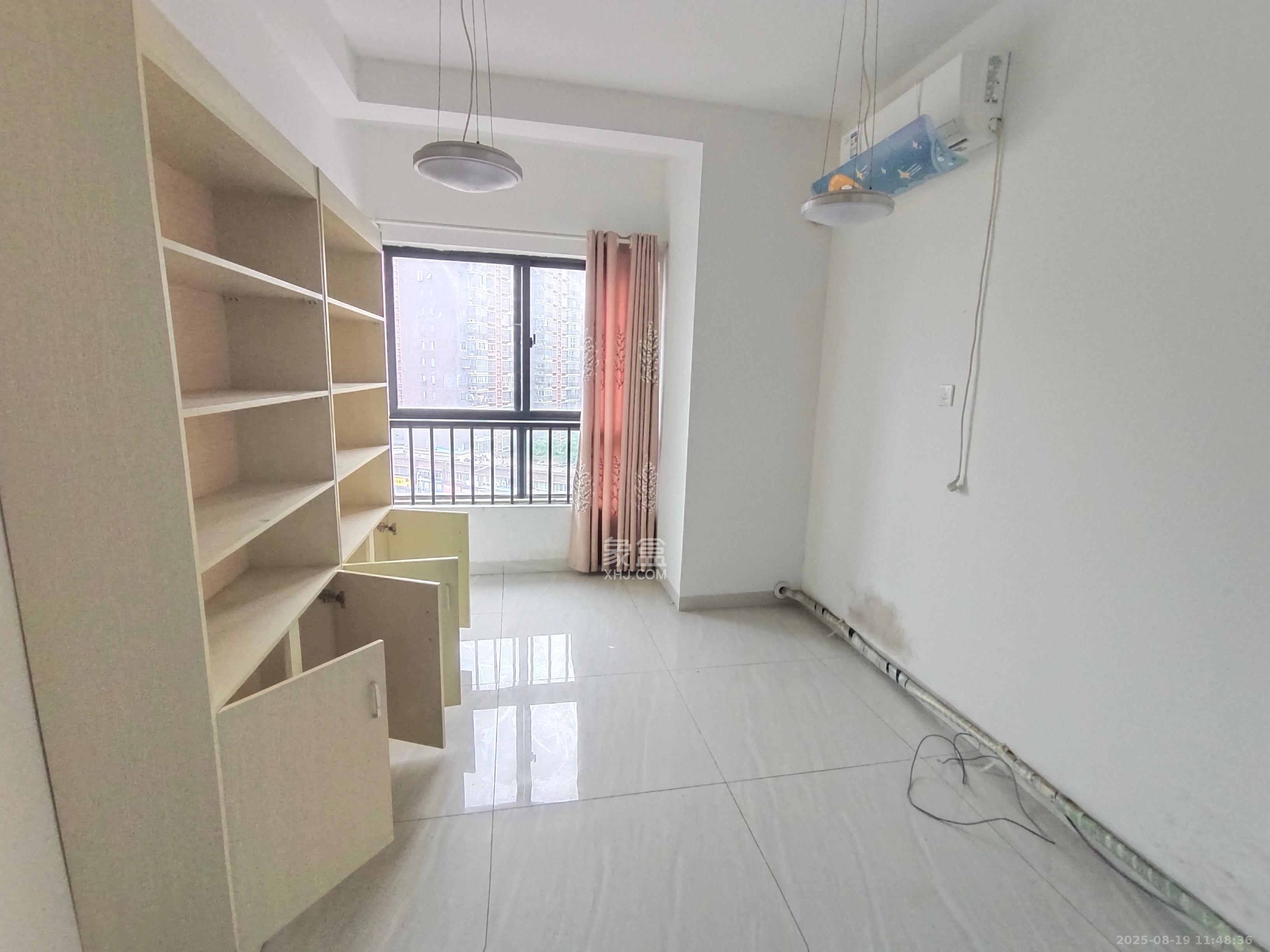 山水湾  3室2厅1卫    2100.0元/月 山水湾  3室2厅1卫    2100.0元/月