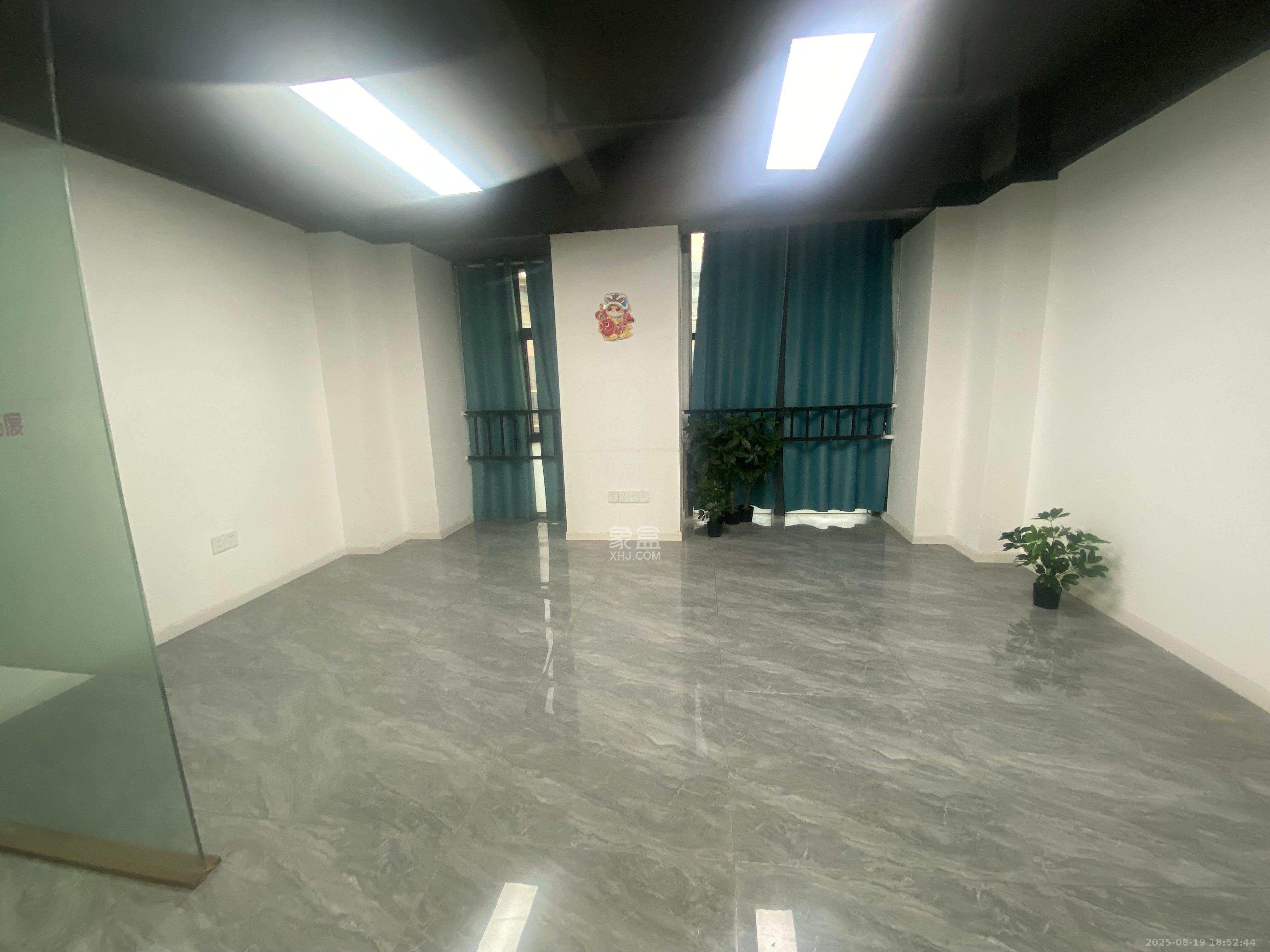 蓝湾国际广场 1室0厅0卫 9000.0元/月 蓝湾国际广场 1室0厅0卫 9000.0元/月室内图