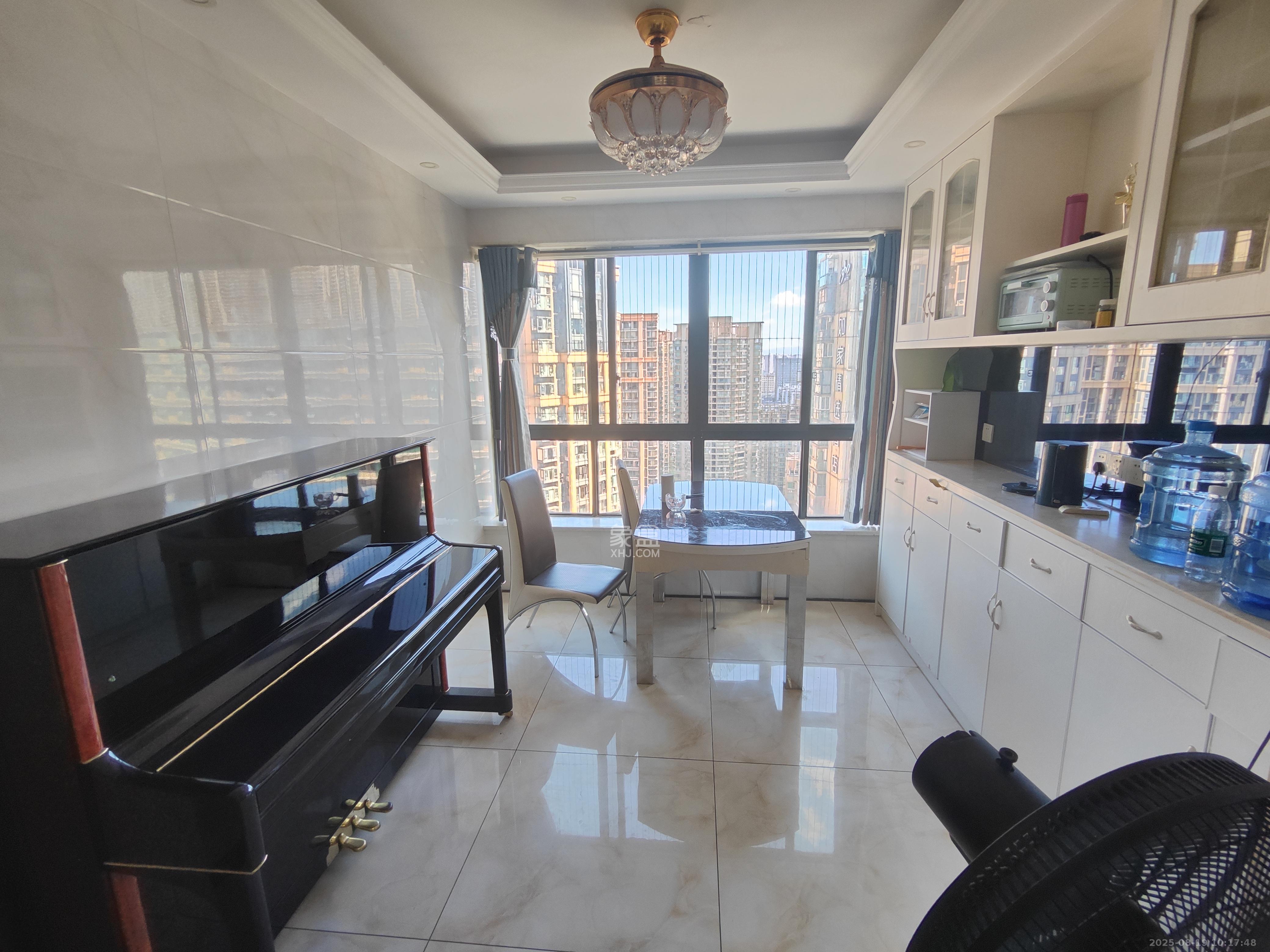 天健壹平方英里(天健芙蓉盛世二期) 4室2厅2卫 4600.0元/月 天健壹平方英里(天健芙蓉盛世二期) 4室2厅2卫 4600.0元/月室内图