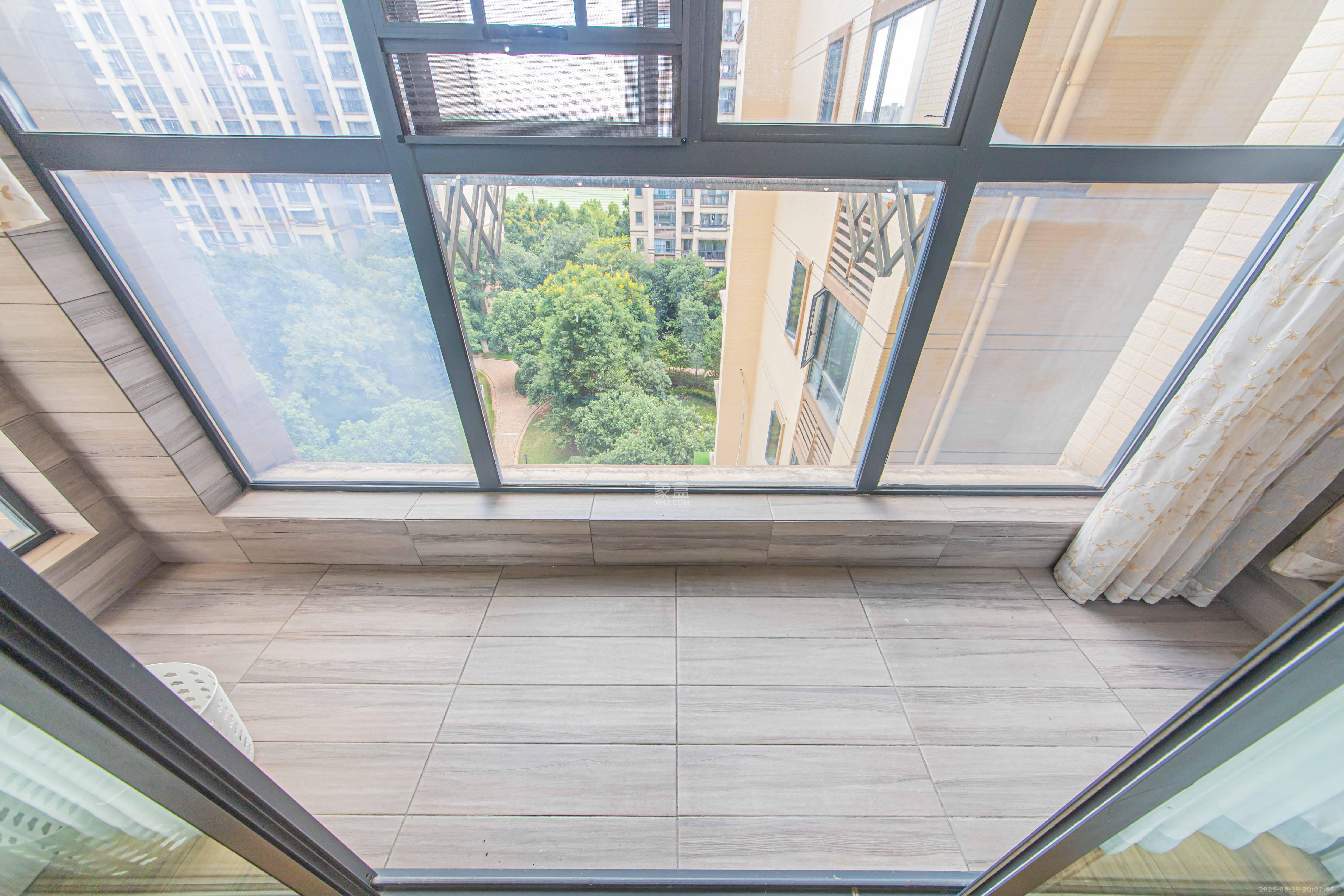 中建芙蓉嘉苑 3室2厅2卫 129.0万 中建芙蓉嘉苑 3室2厅2卫 129.0万阳台