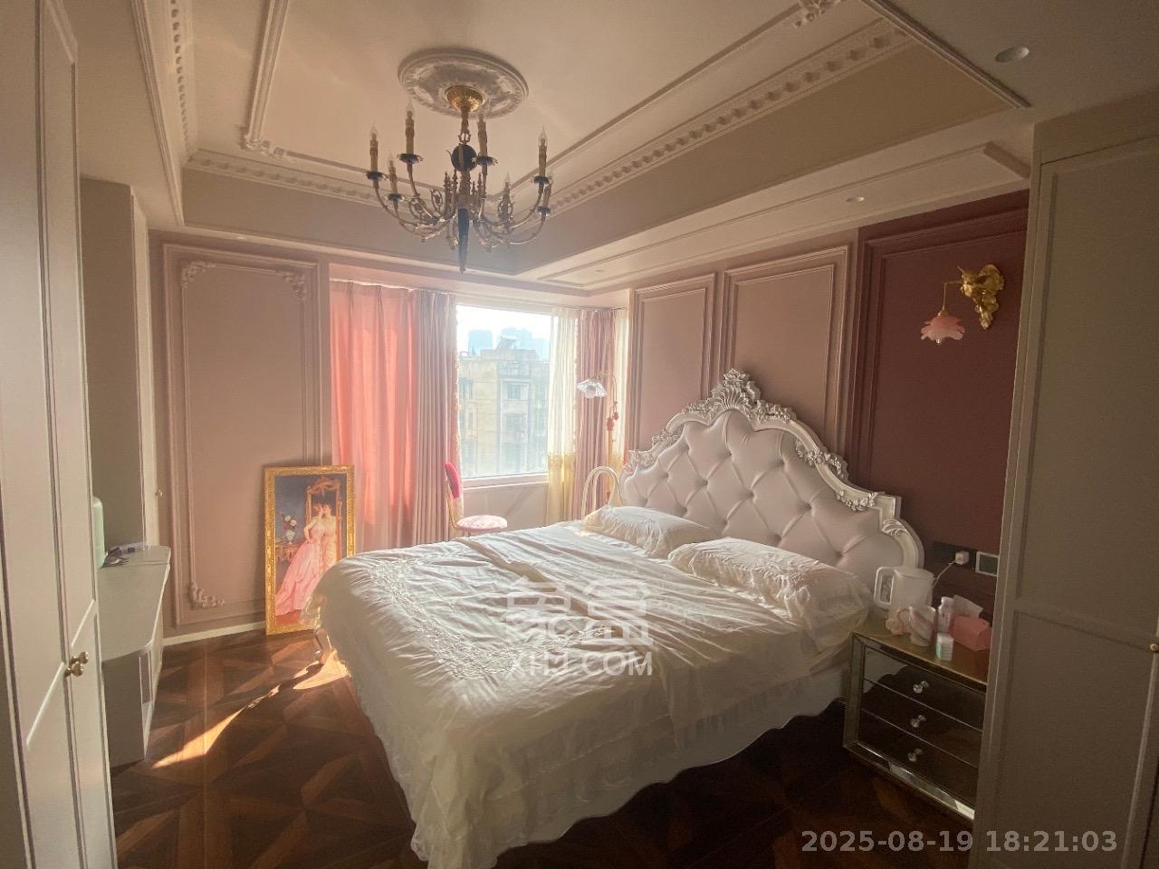 天健城 3室2厅2卫 8000.0元/月 天健城 3室2厅2卫 8000.0元/月室内图