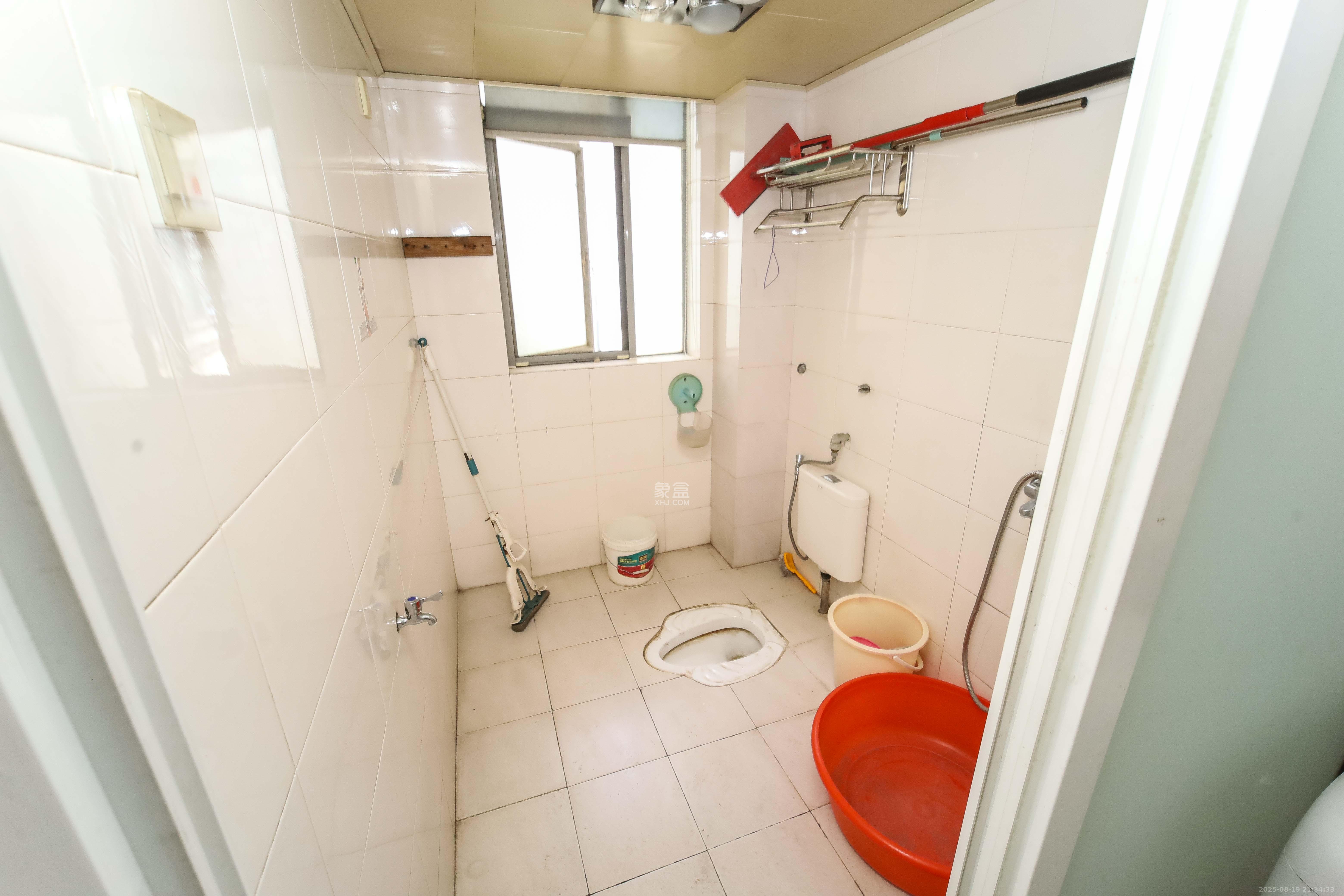 芙蓉苑  3室2厅1卫    81.6万卫生间