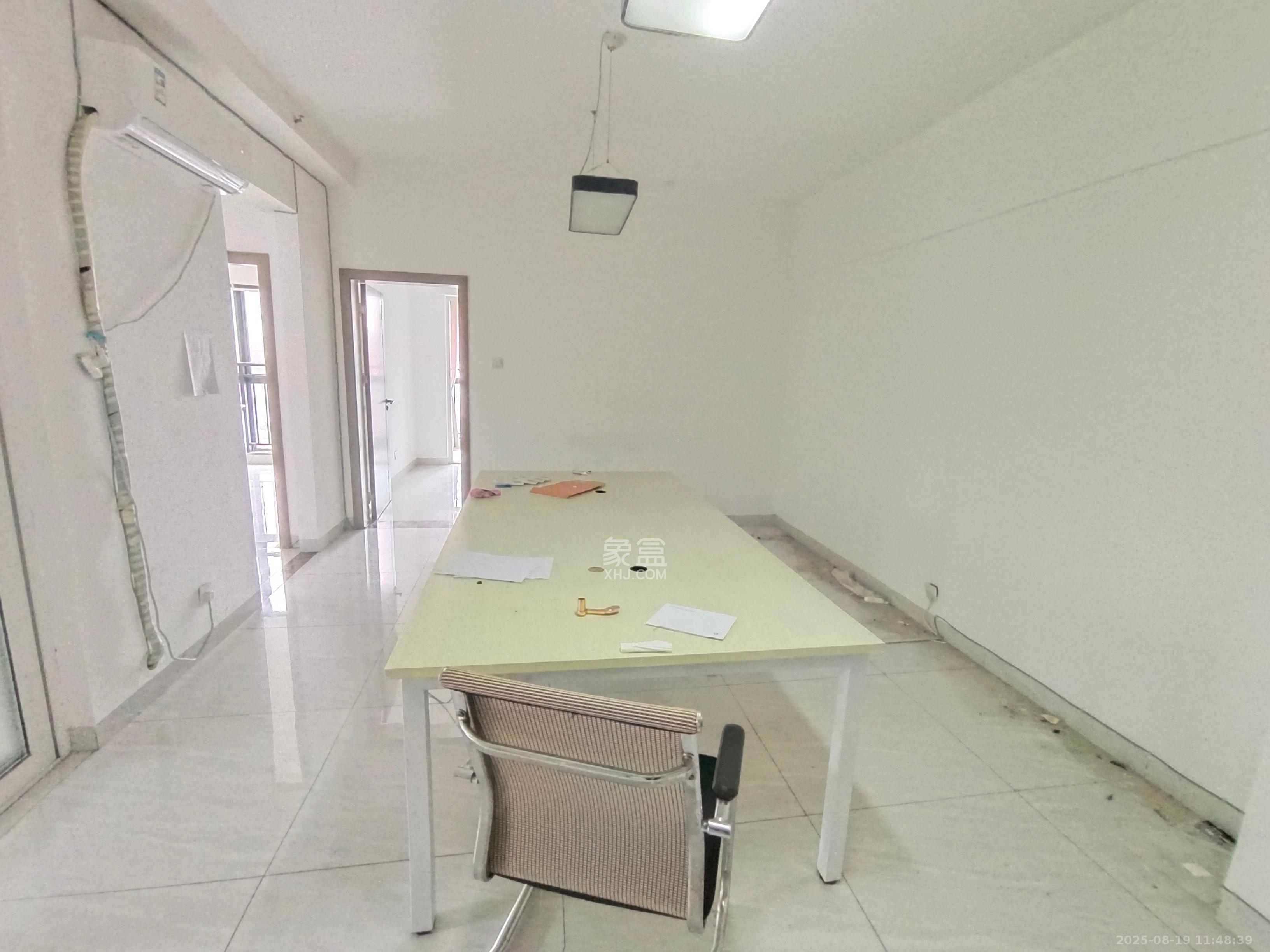 山水湾  3室2厅1卫    2100.0元/月 山水湾  3室2厅1卫    2100.0元/月室内图