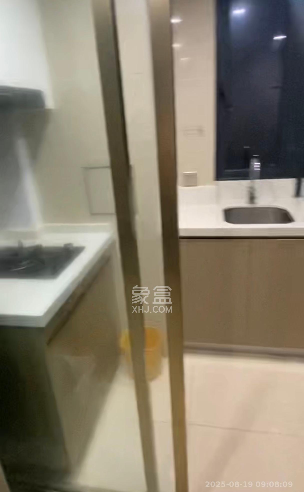 华远海蓝郡  3室2厅1卫    1800.0元/月室内图