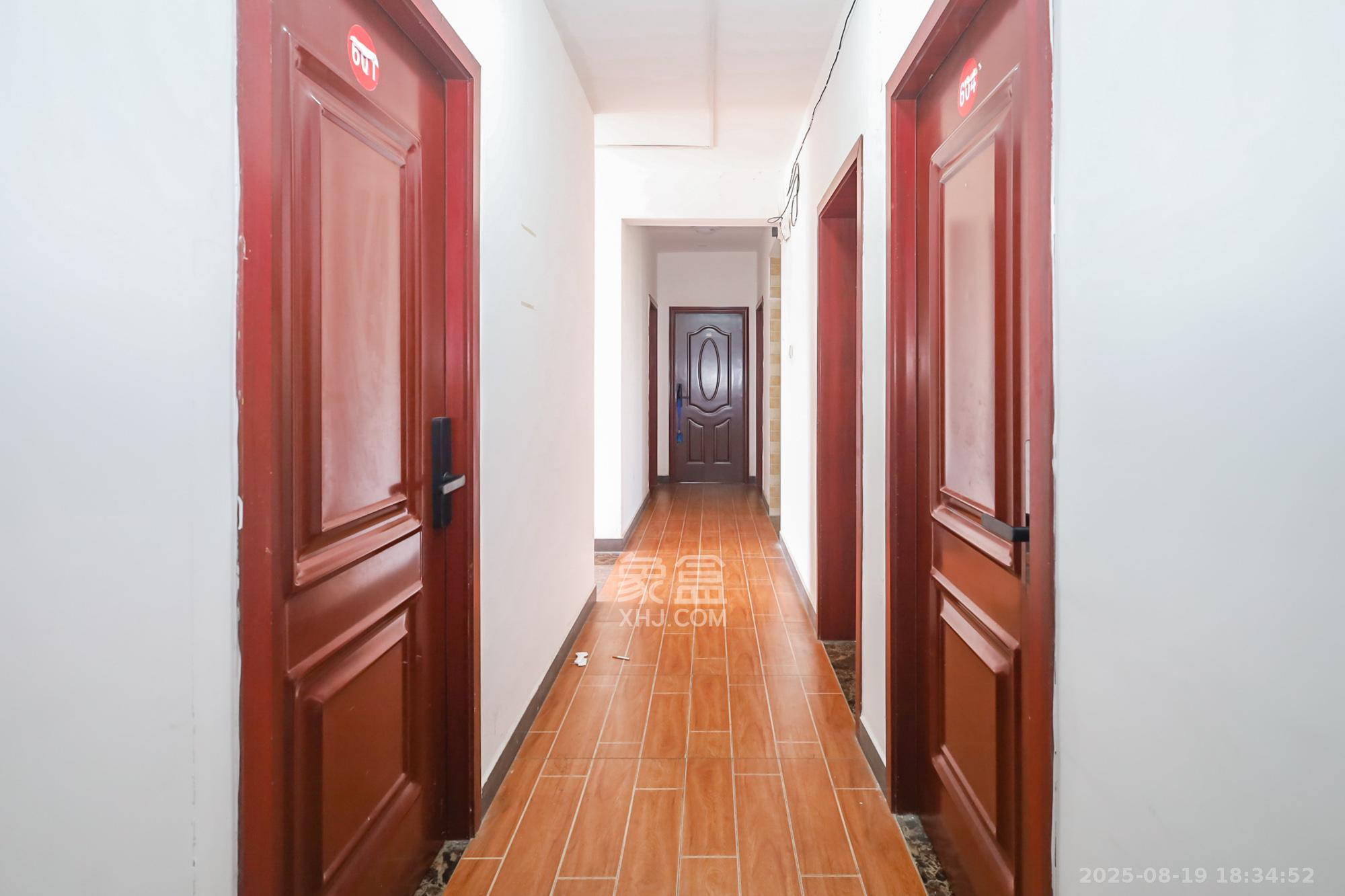 世茂外滩里（世茂铂翠湾三期）  4室2厅2卫    245.0万其他