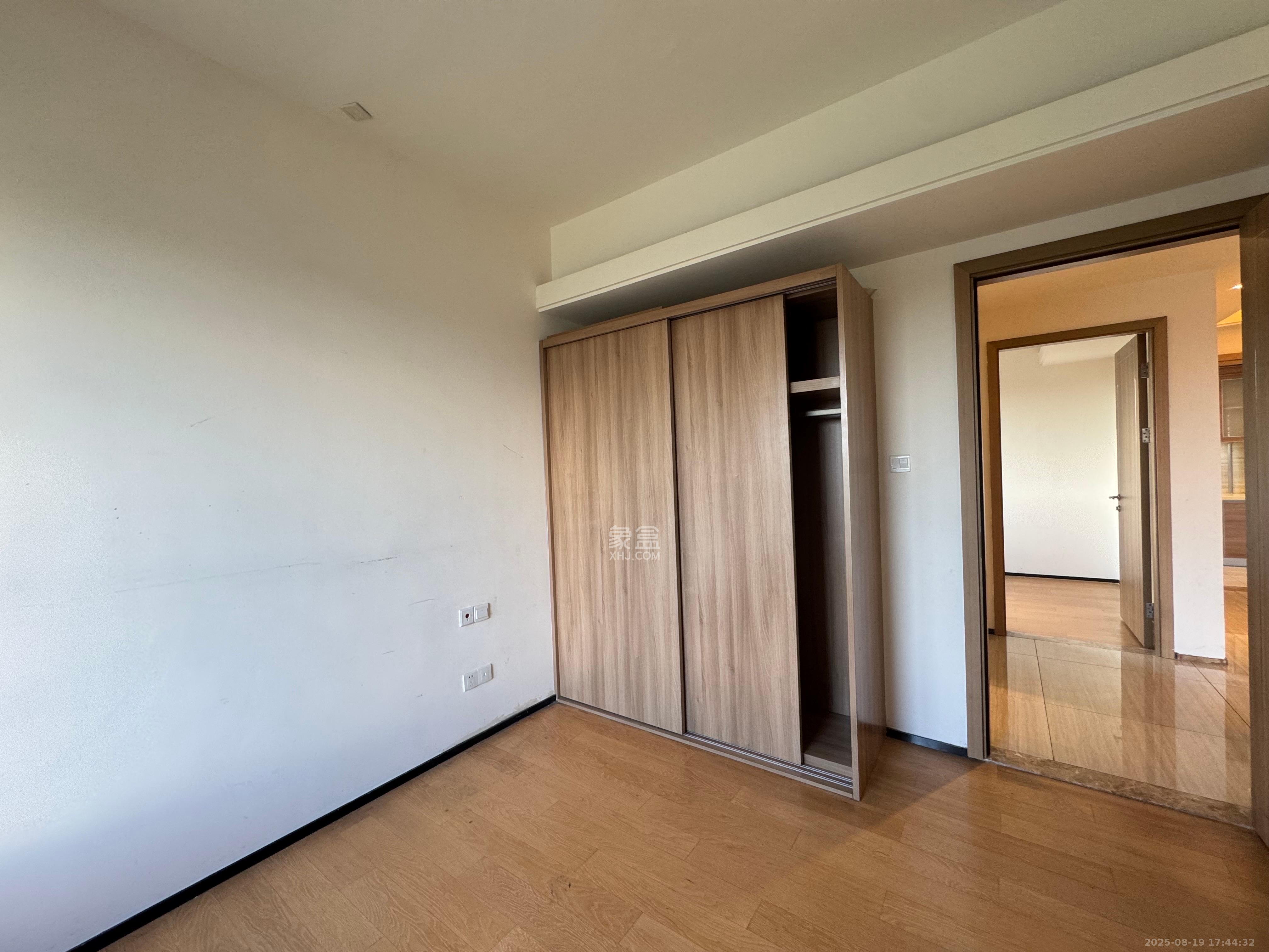 恒大国际广场 2室2厅1卫 2500.0元/月 恒大国际广场 2室2厅1卫 2500.0元/月室内图