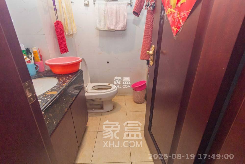 恒大江湾 3室2厅2卫 2600.0元/月 恒大江湾 3室2厅2卫 2600.0元/月室内图