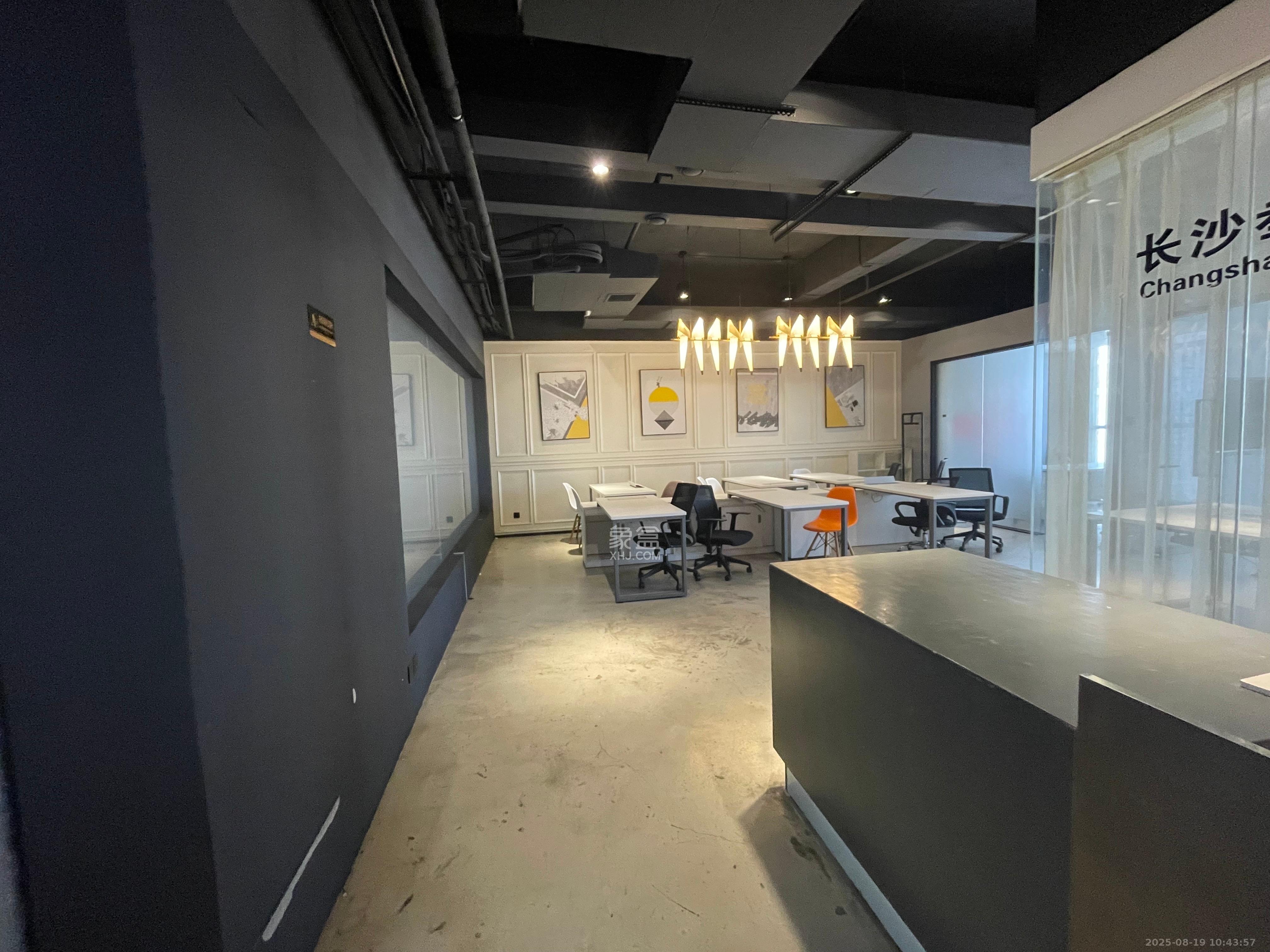 融科东南海   129.8㎡      5500.0元/月室内图