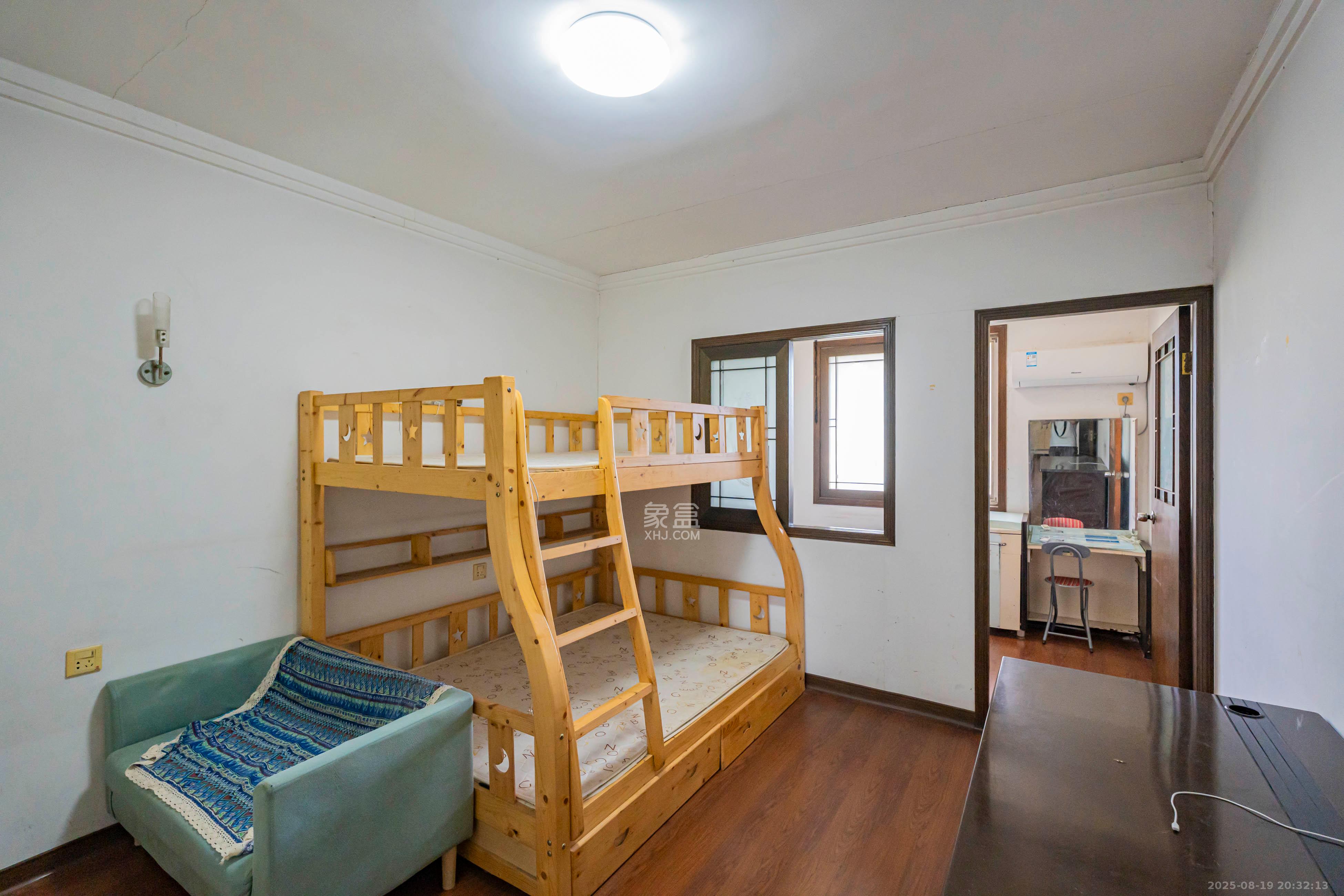 学宫街119号/原学宫街商住楼 3室1厅1卫 77.0万 学宫街119号/原学宫街商住楼 3室1厅1卫 77.0万卧室