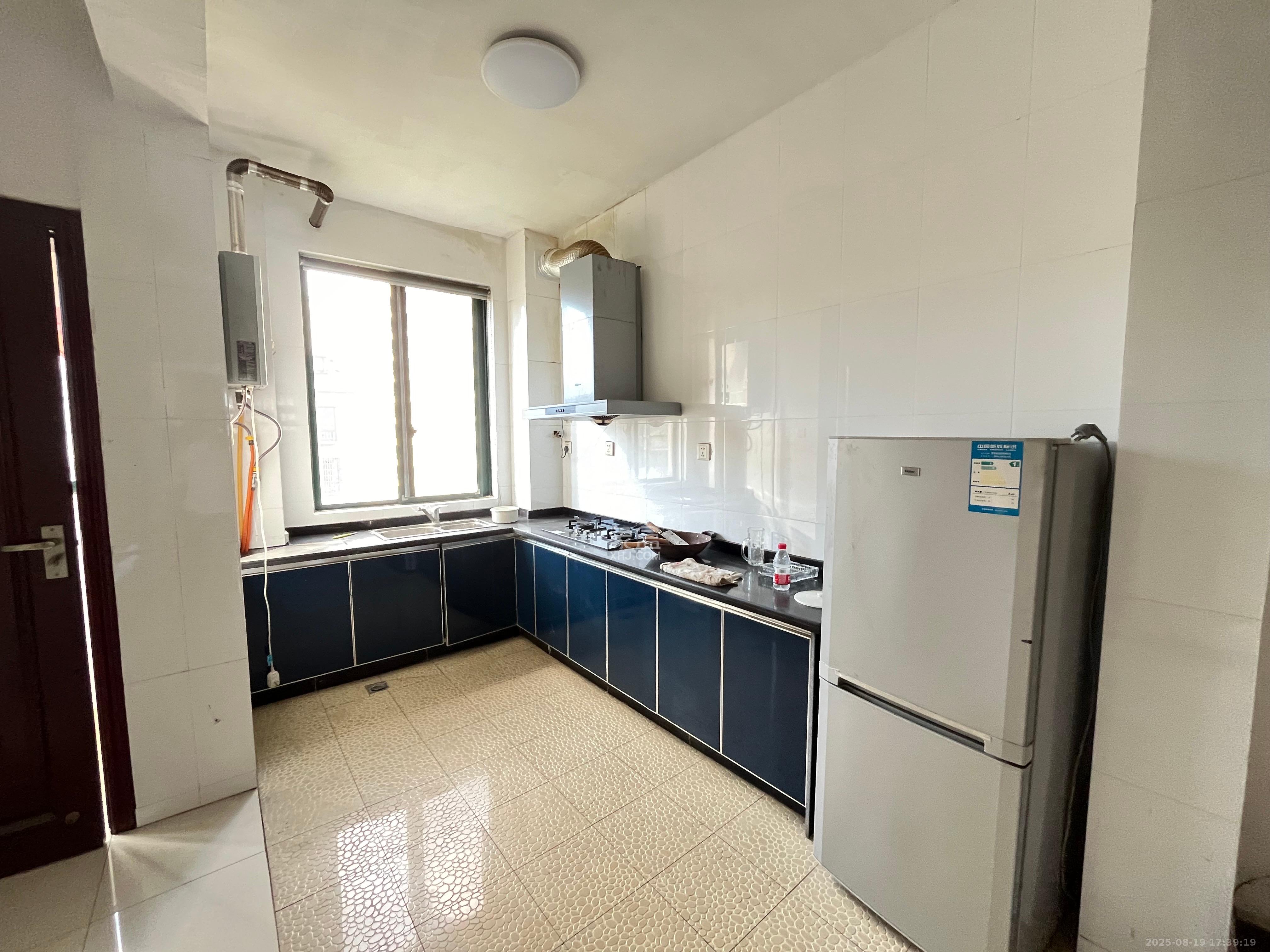 兴泰公寓  4室2厅1卫    2400.0元/月 兴泰公寓  4室2厅1卫    2400.0元/月室内图