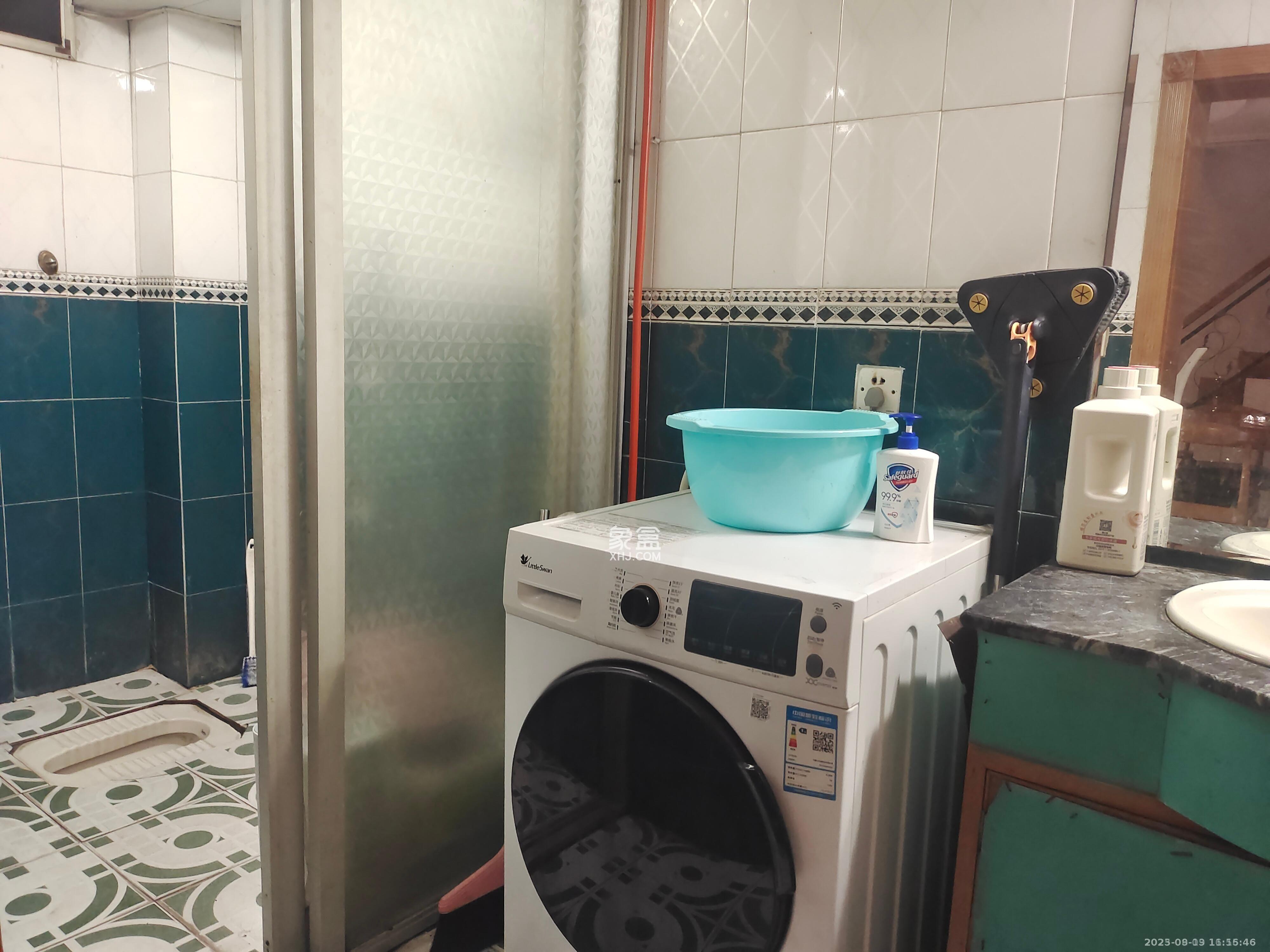 德政园  3室2厅2卫    1800.0元/月室内图