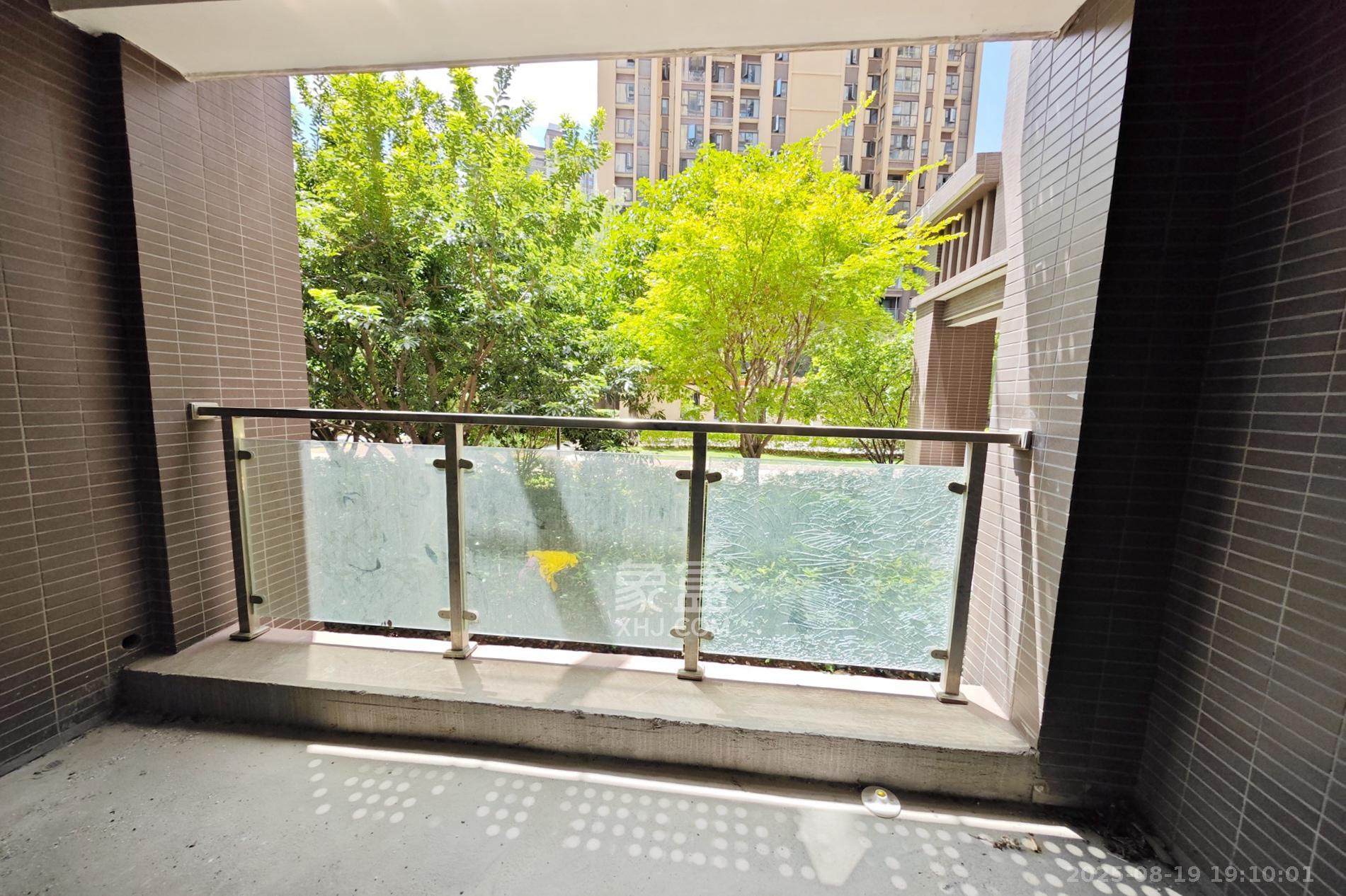 新城新世界四期柏樾  4室2厅2卫    149.0万 新城新世界四期柏樾  4室2厅2卫    149.0万阳台