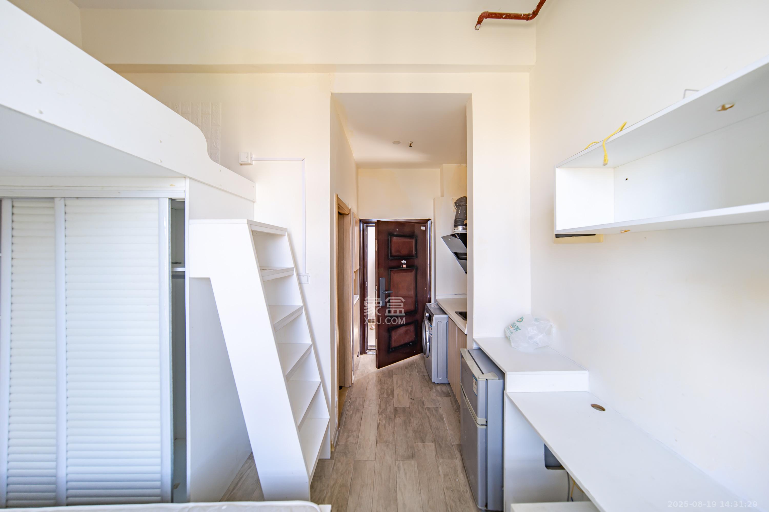 兰亭湾畔  1室1厅1卫    13.0万客厅