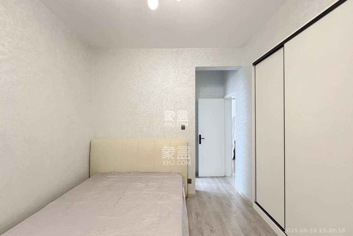 颐美园 4室2厅2卫 130.0万 颐美园 4室2厅2卫 130.0万卧室