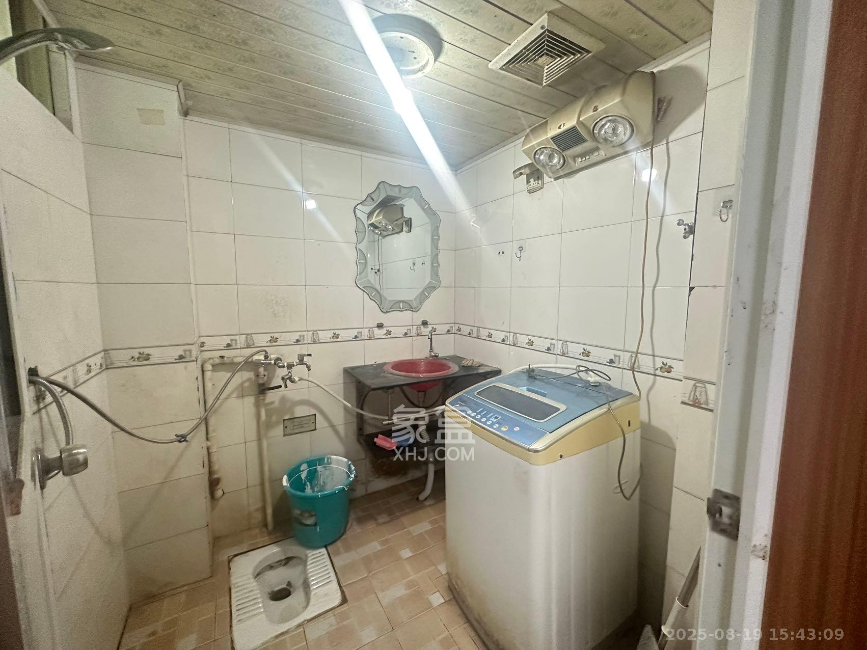 中南汽车世界  3室2厅2卫    1200.0元/月室内图