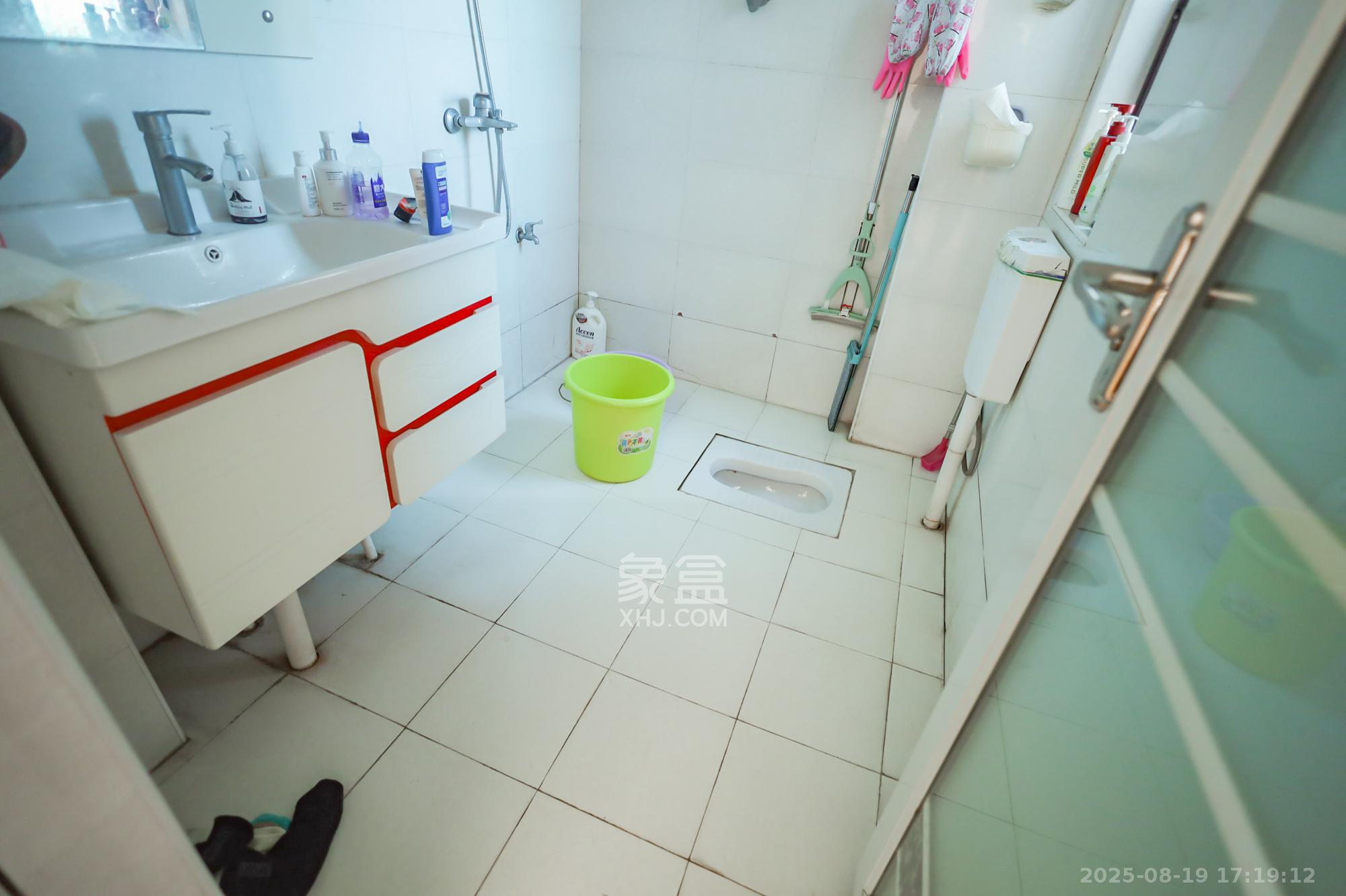 旭辉藏郡(藏郡、旭湘华府) 1室2厅1卫 260.0万 旭辉藏郡(藏郡、旭湘华府) 1室2厅1卫 260.0万卫生间