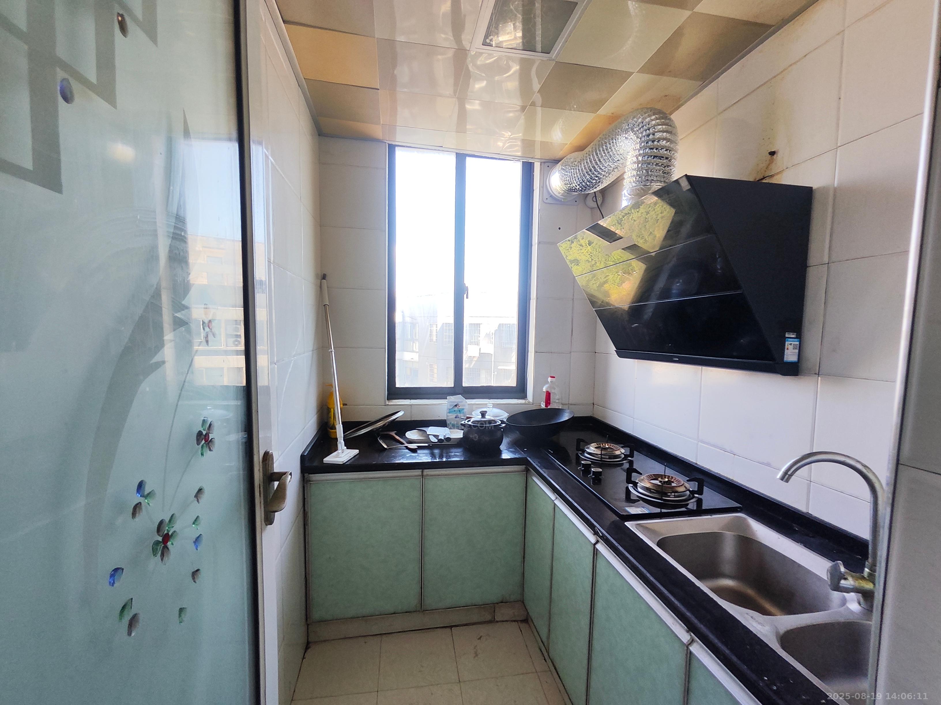 城市风景  2室2厅1卫   1200.00元/月室内图