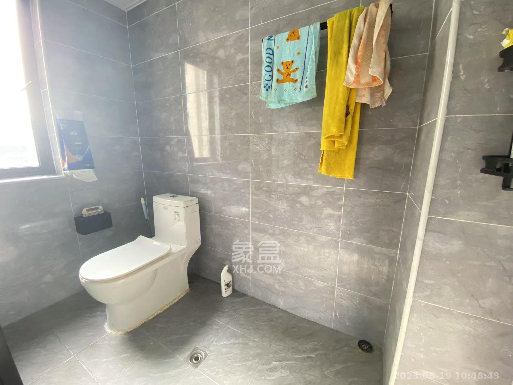 和泓融成府 4室2厅2卫 3500.0元/月 和泓融成府 4室2厅2卫 3500.0元/月室内图