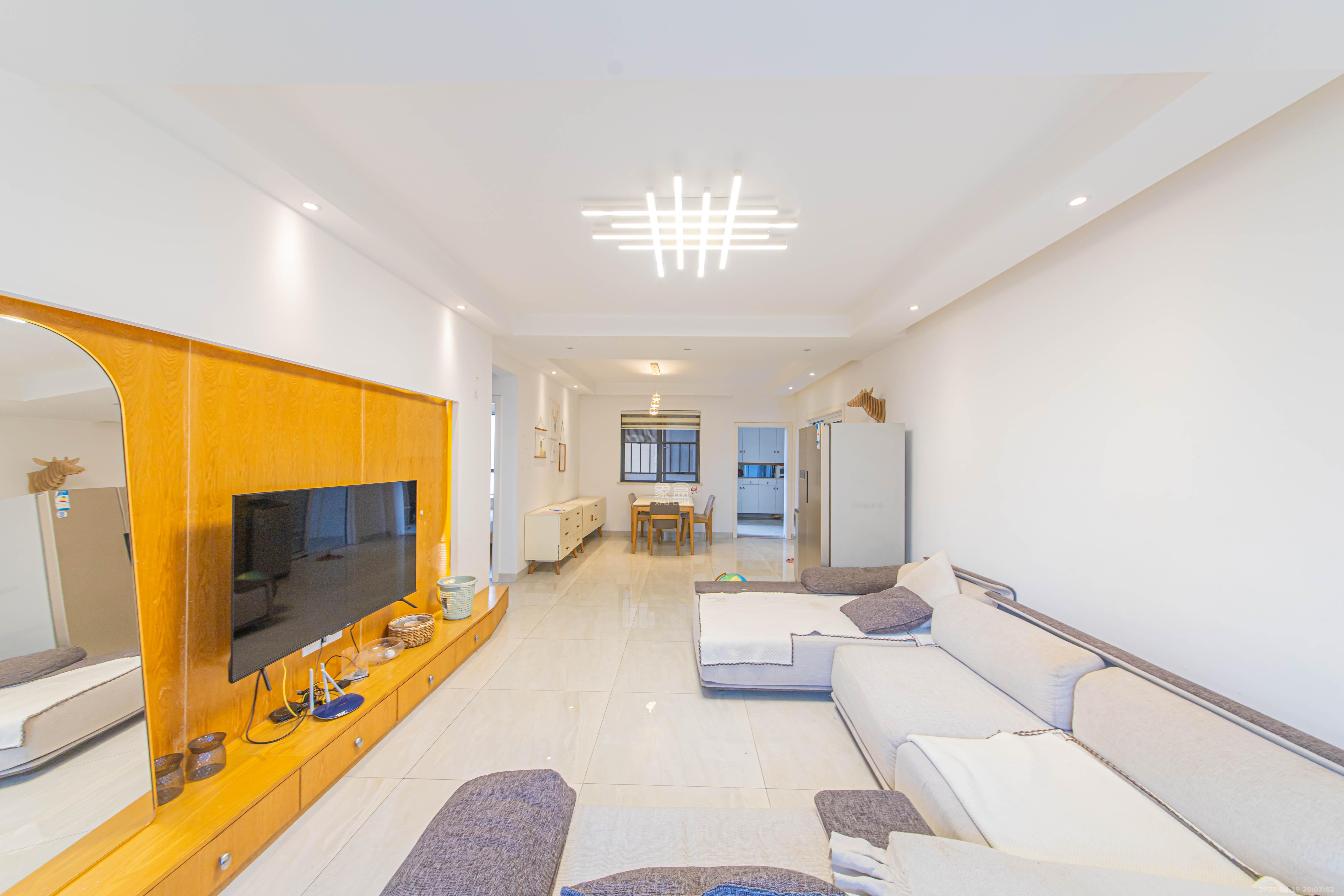 中建芙蓉嘉苑 3室2厅2卫 129.0万 中建芙蓉嘉苑 3室2厅2卫 129.0万客厅