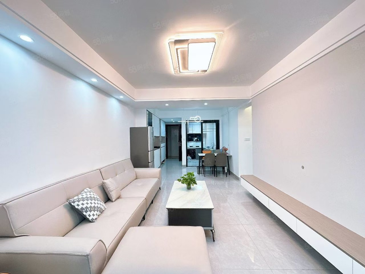 碧桂园衡州盛世 3室2厅2卫 2700.0元/月 碧桂园衡州盛世 3室2厅2卫 2700.0元/月室内图