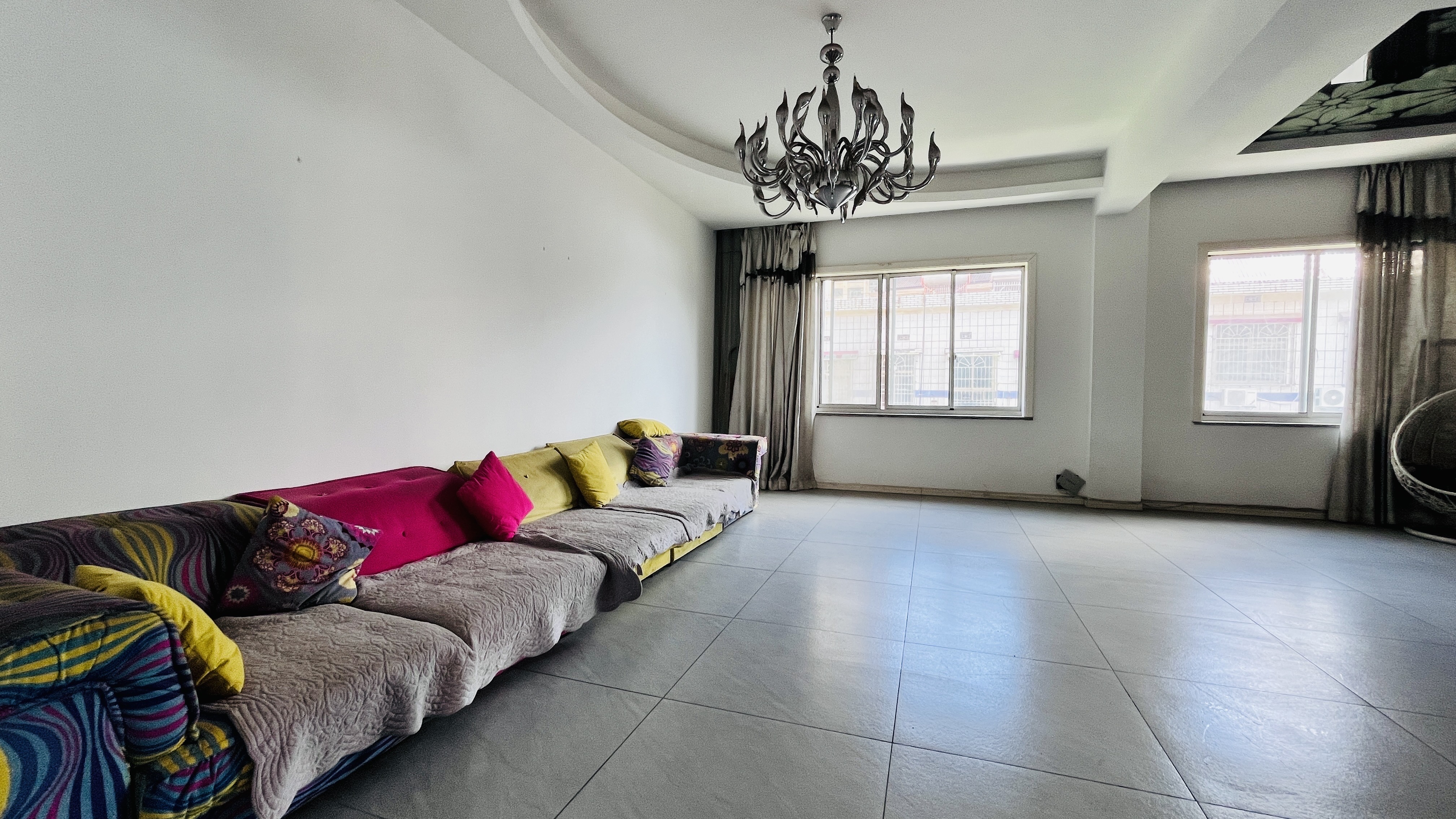 金桃苑小区  5室2厅2卫    1500.0元/月 金桃苑小区  5室2厅2卫    1500.0元/月