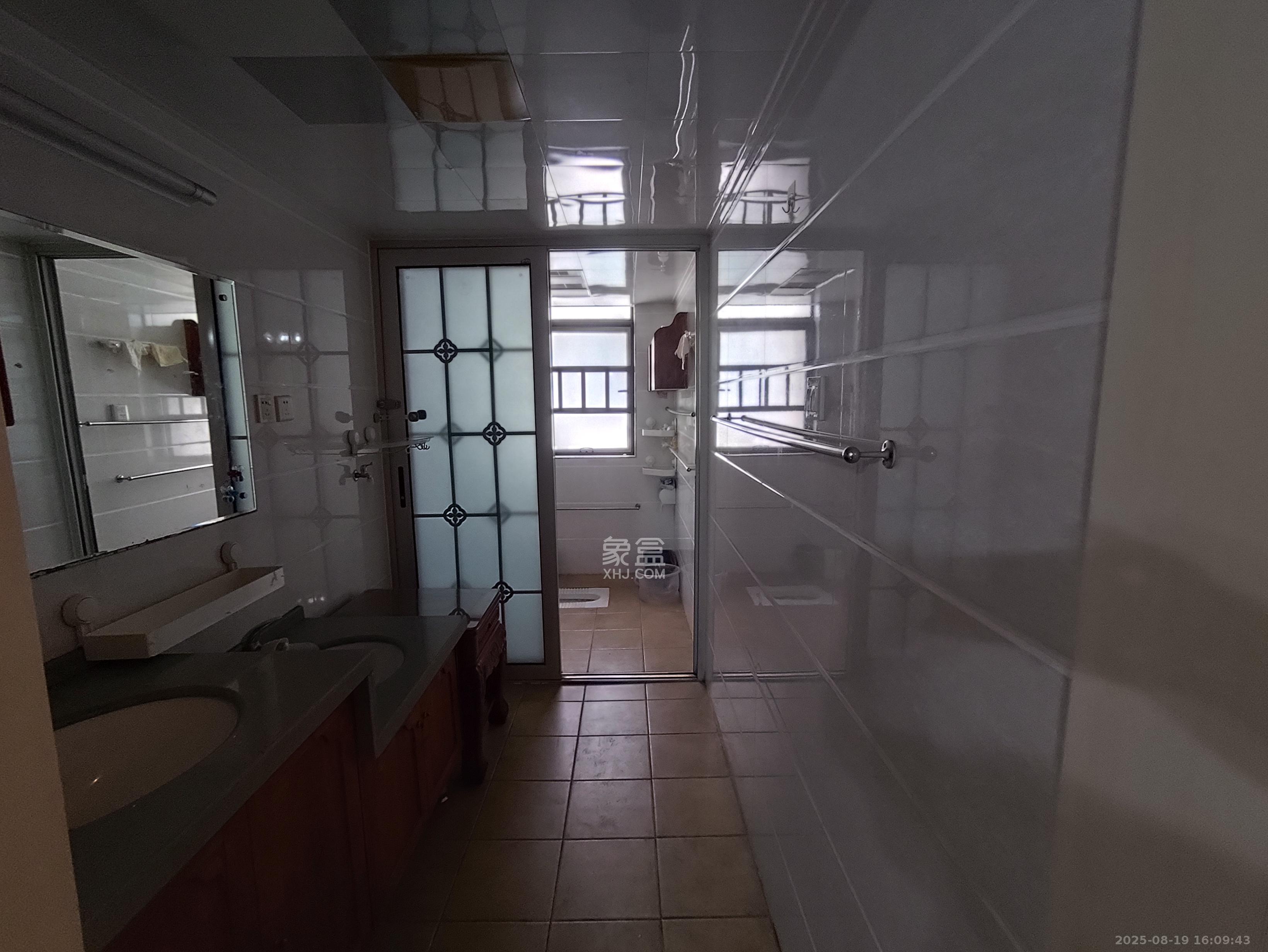 八方小区D区 4室2厅2卫 4800.0元/月 八方小区D区 4室2厅2卫 4800.0元/月室内图