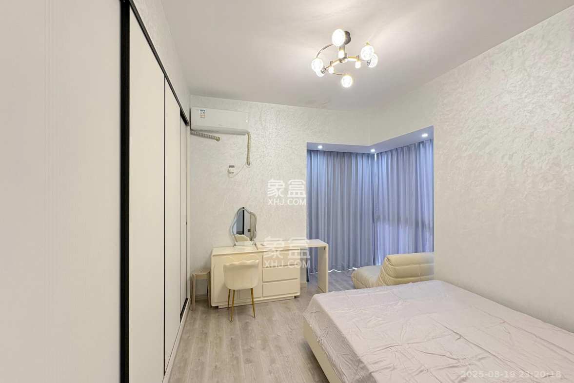 颐美园 4室2厅2卫 130.0万 颐美园 4室2厅2卫 130.0万卧室