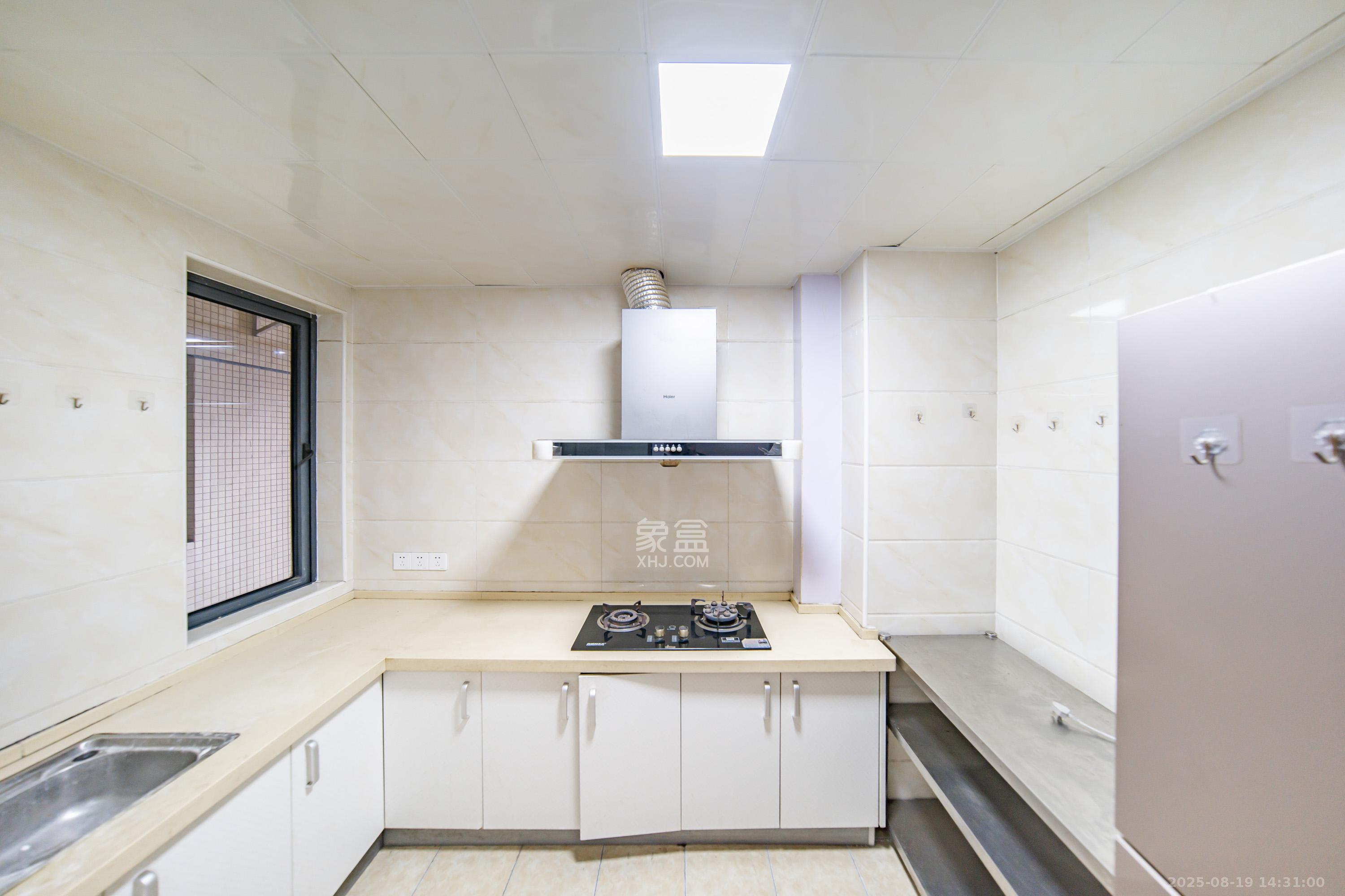 兰亭湾畔  3室2厅2卫    99.0万 兰亭湾畔  3室2厅2卫    99.0万厨房