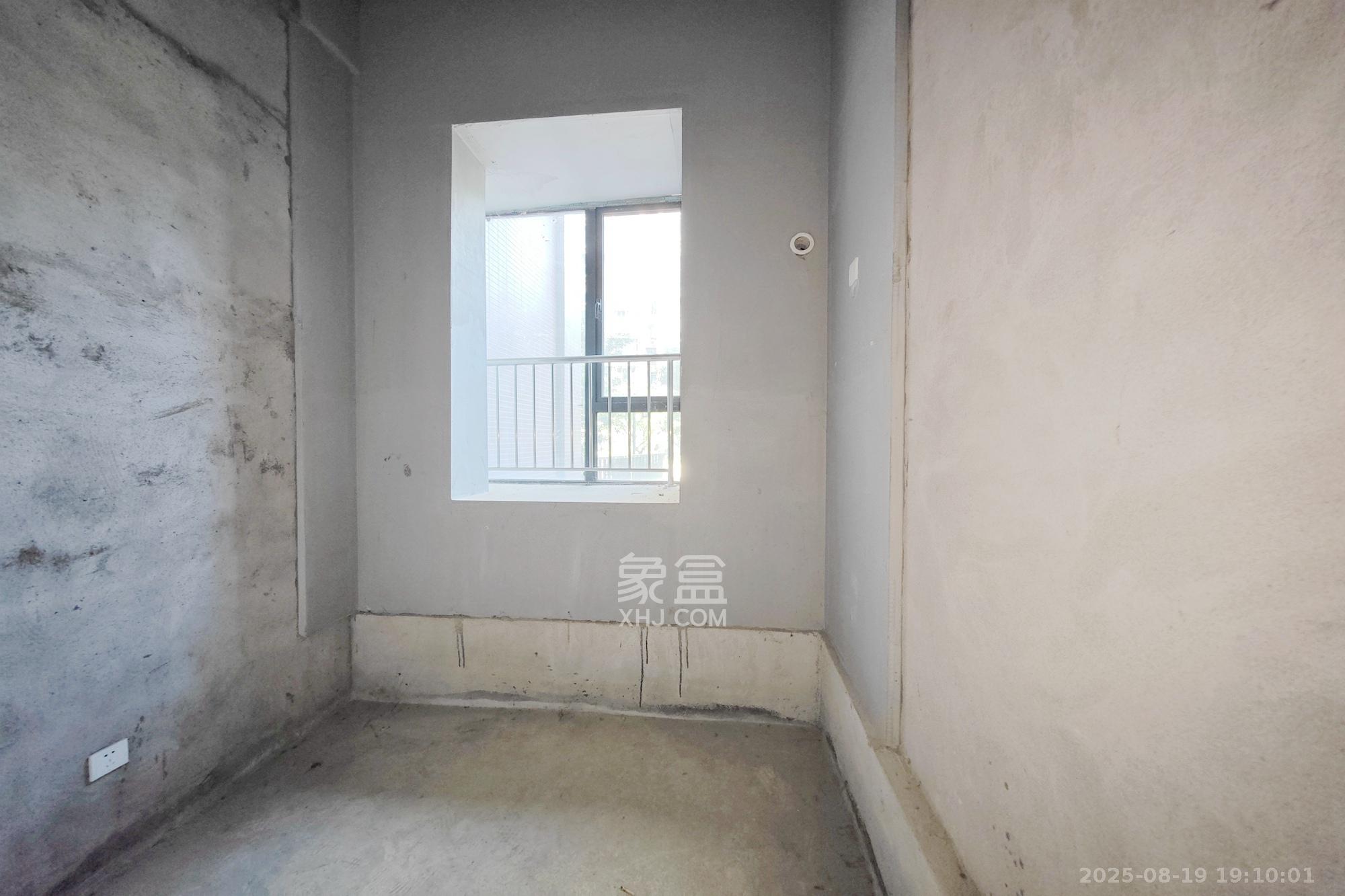 新城新世界四期柏樾  4室2厅2卫    149.0万 新城新世界四期柏樾  4室2厅2卫    149.0万卧室