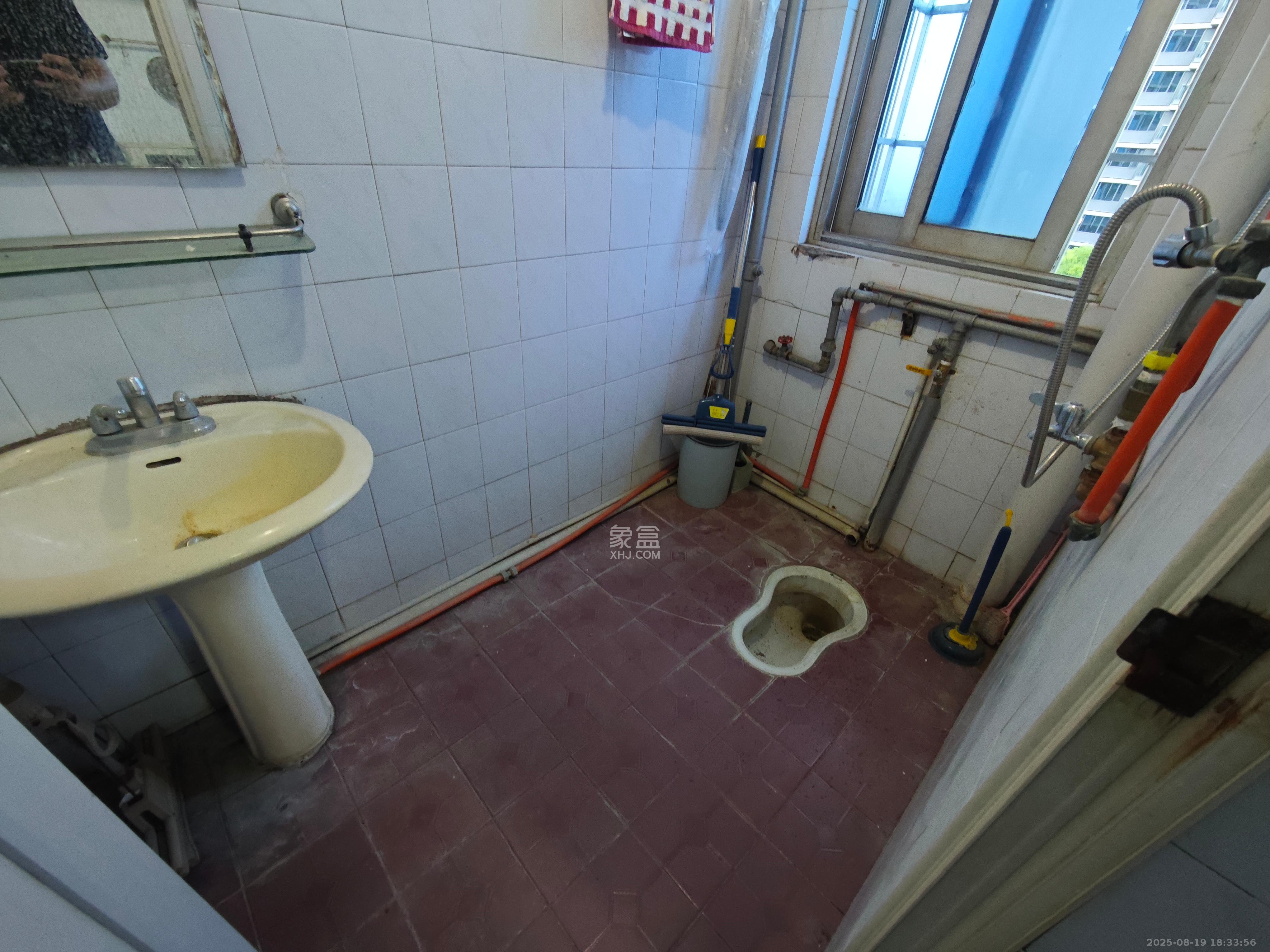 东风二村社区绸厂宿舍 2室1厅1卫 1700.0元/月 东风二村社区绸厂宿舍 2室1厅1卫 1700.0元/月室内图